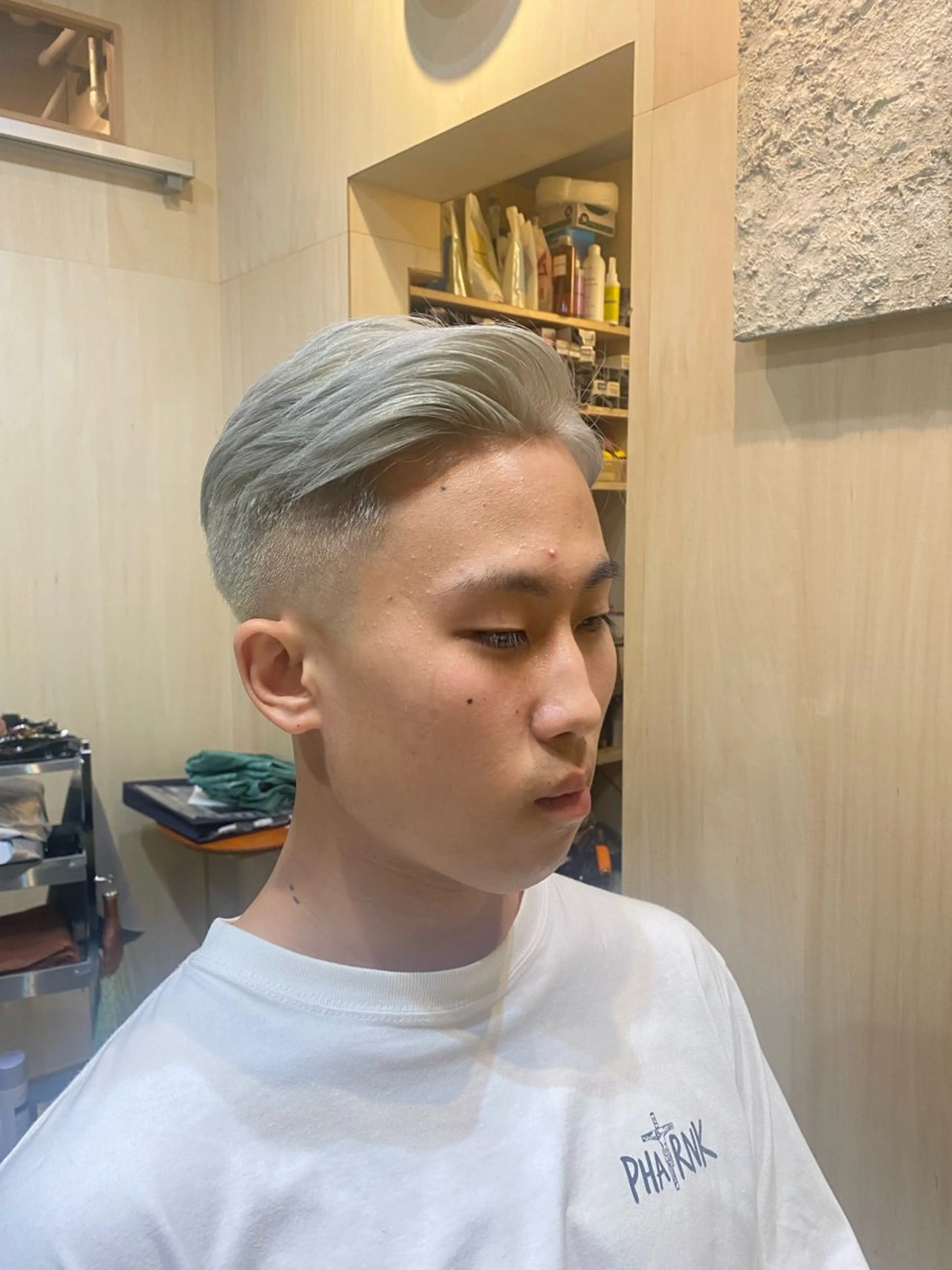 ショート カラー メンズ フェードカット 七三 スキンフェード シルバー ホワイトシルバー カット ヘアカラー メンズカット/パーマ 福島区SOSOのヘアスタイル