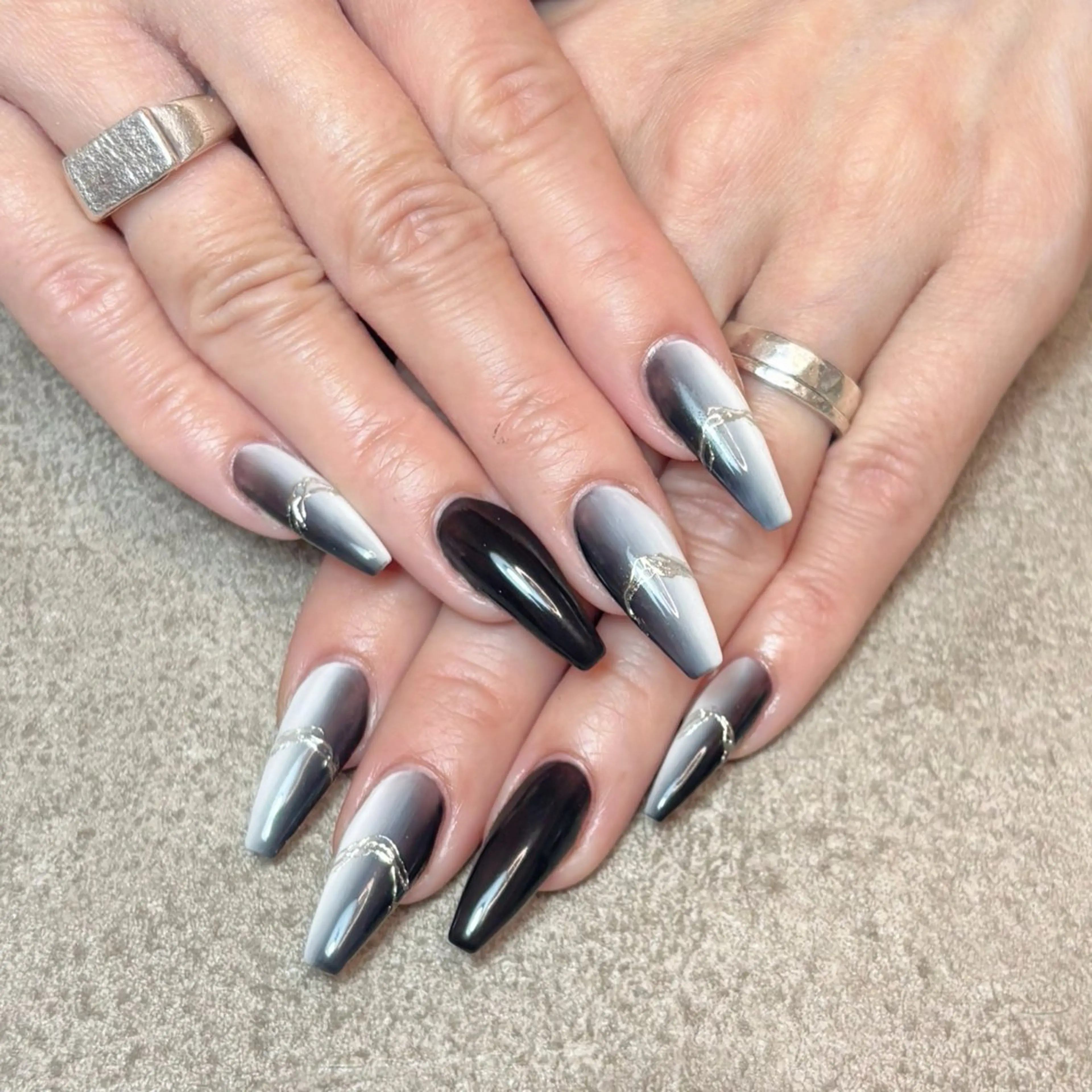 ネイル ハンドネイル nailroom DIASOMNIAのネイルデザイン