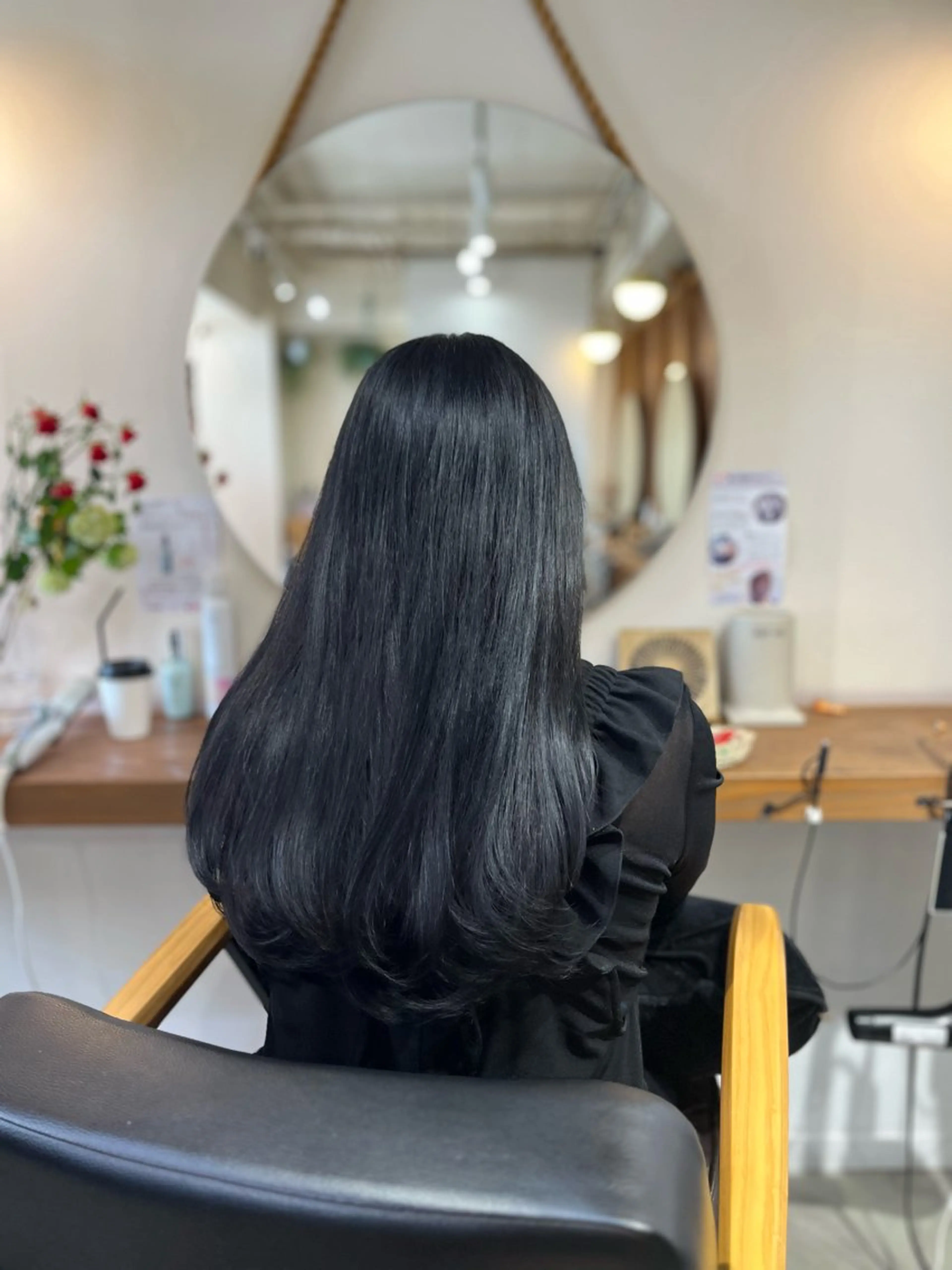 ロング 塩川ももこ/ 自然な縮毛矯正のヘアスタイル