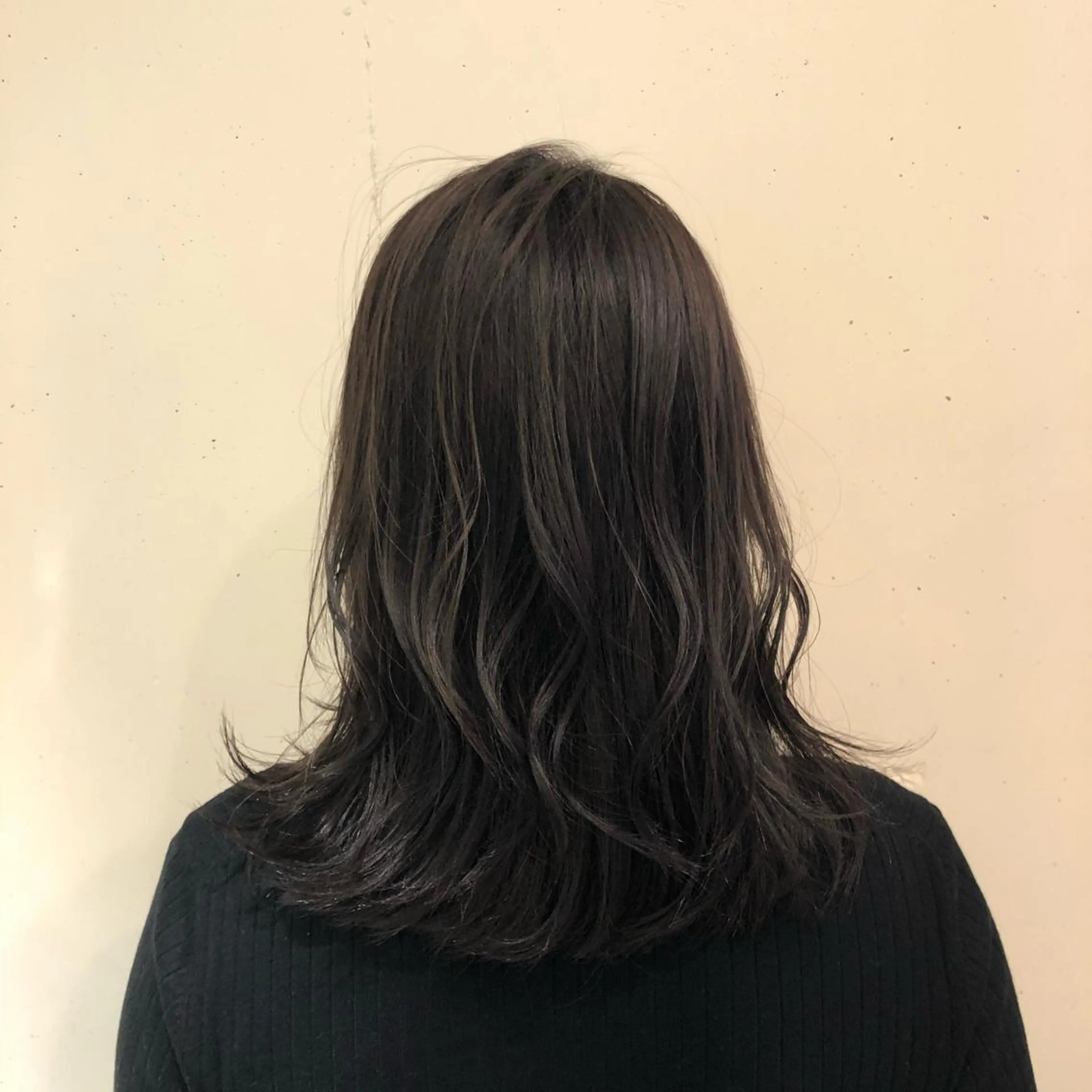 ミディアム カラー パーマ ヘアアレンジ ベージュカラー 黒髪 ブリーチ 透明感カラー デザインカラー 【ツヤ髪美容師】 ツダケイスケのヘアスタイル