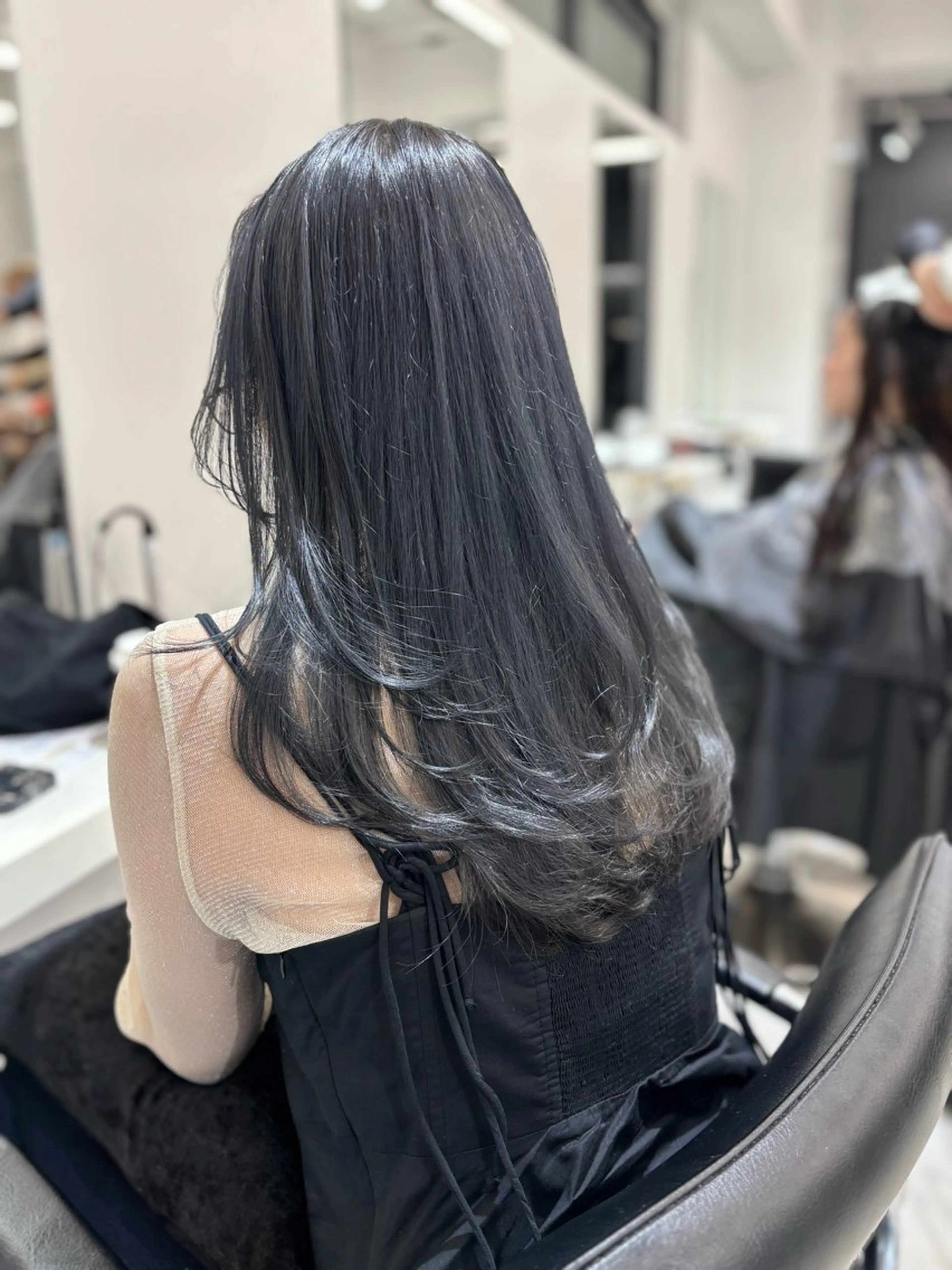 セミロング カラー 黒髪 ブリーチ ブルーカラー ブルーブラック 透明感カラー カット ヘアカラー 🩶大人韓国ヘア 渋谷/Satsukiのヘアスタイル