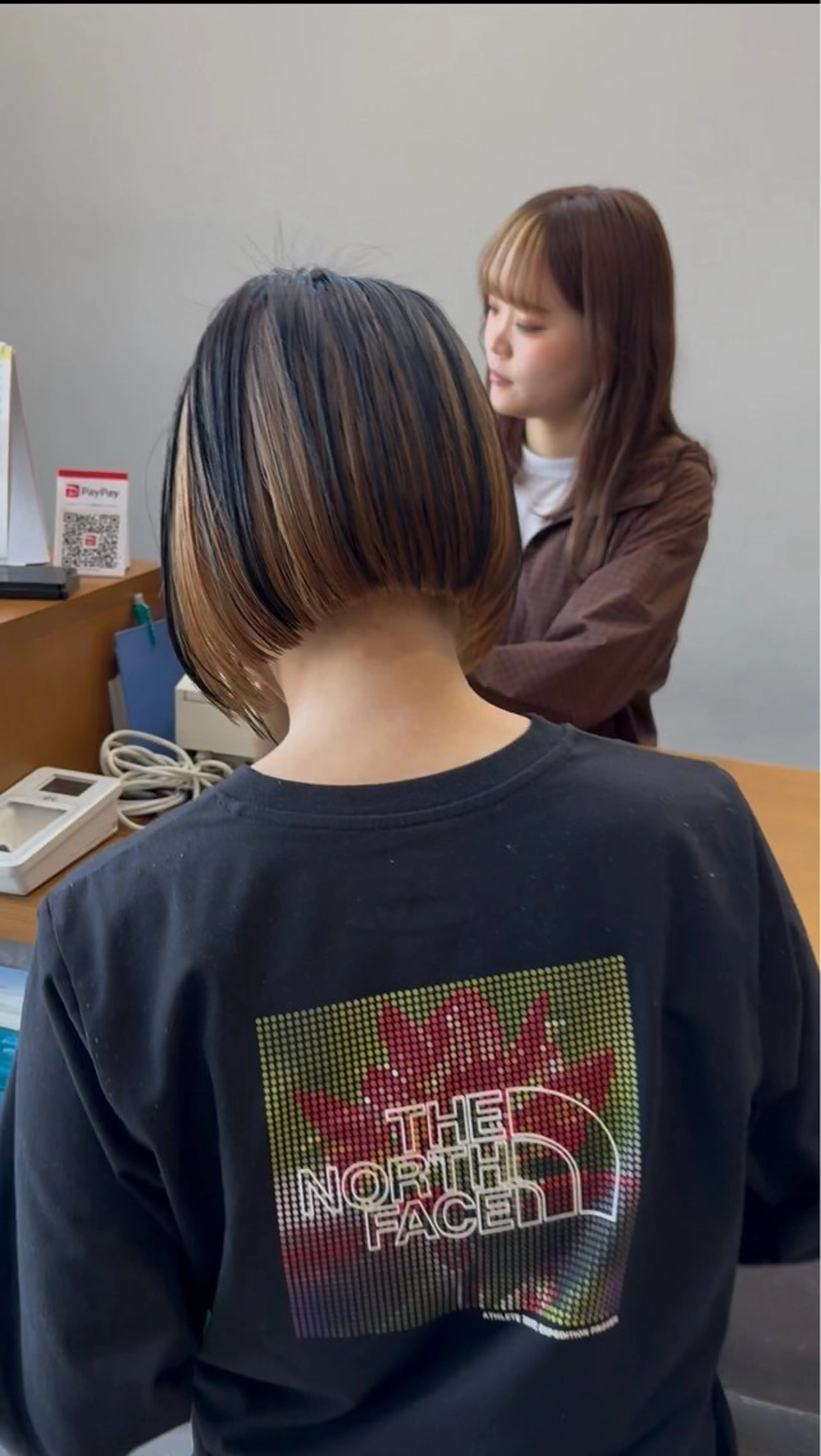 ショート カラー ブリーチ デザインカラー ボブ カット ヘアカラー 石原圭悟 /ショート/艶カラーのヘアスタイル