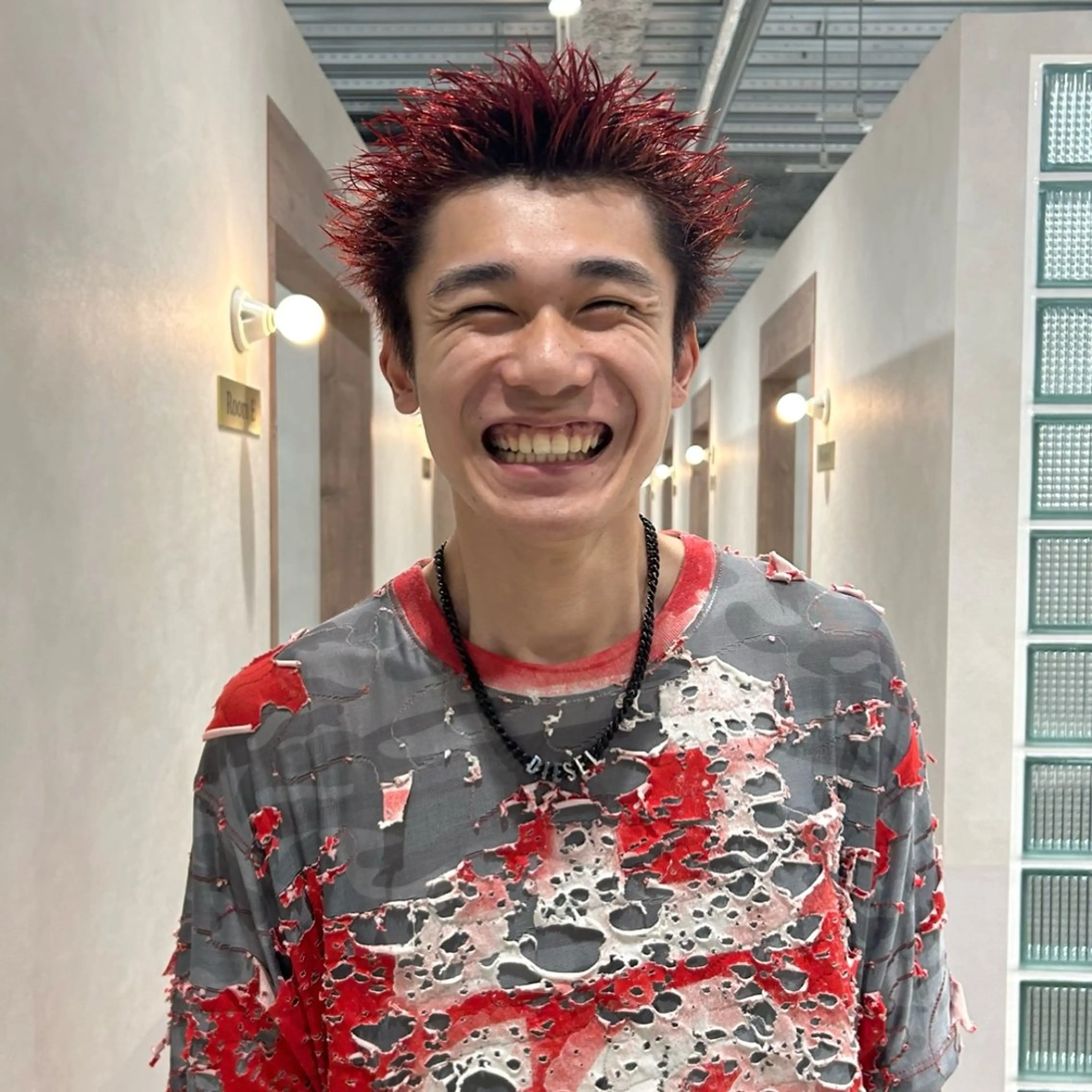 カラー メンズ メンズブリーチ メンズハイトーン ブリーチ ハイトーンカラー ヘアカラー スパイキーショート 平出天翔のヘアスタイル