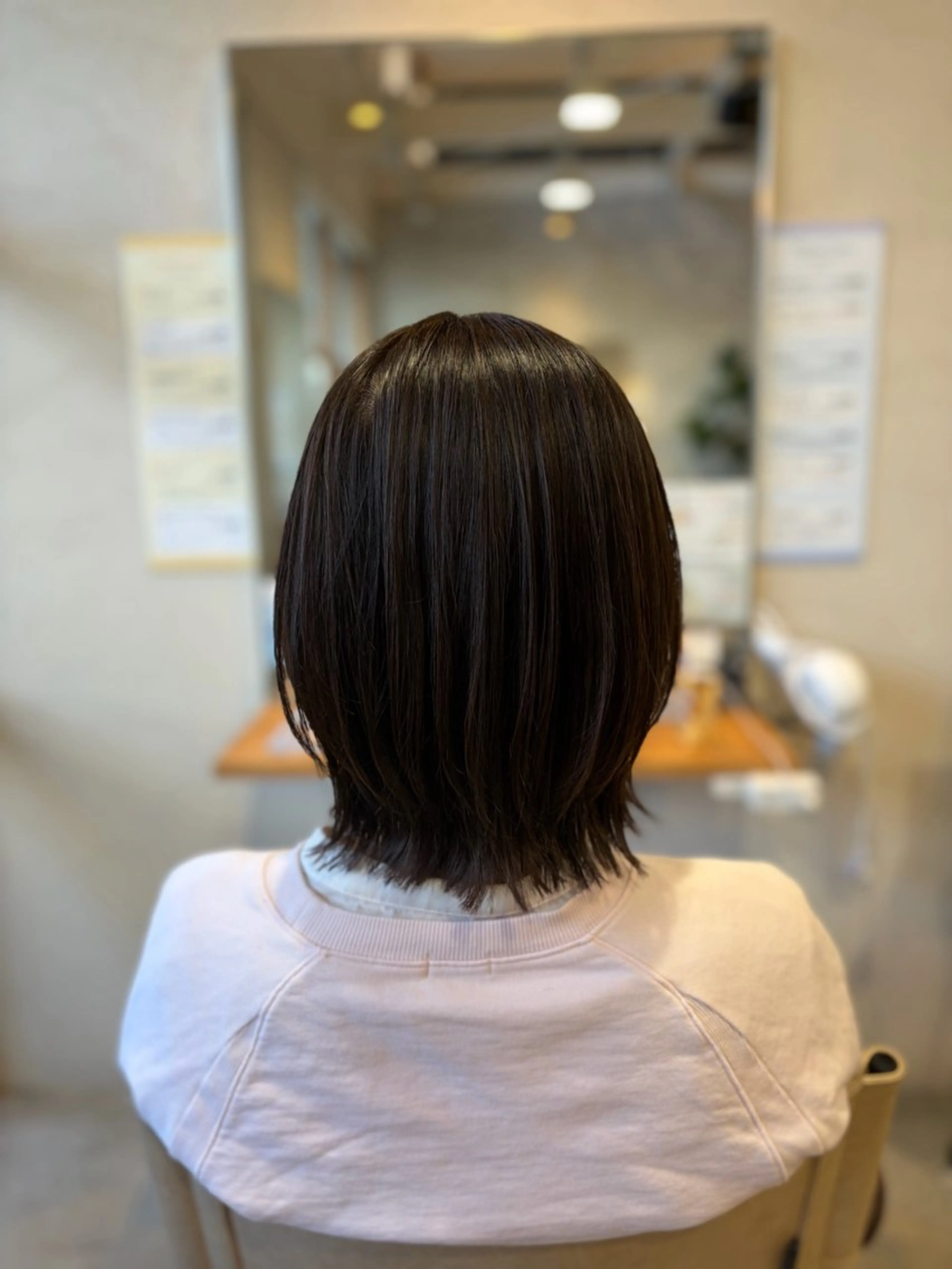 ミディアム くびれヘア レイヤーカット momoka 女性限定のヘアスタイル