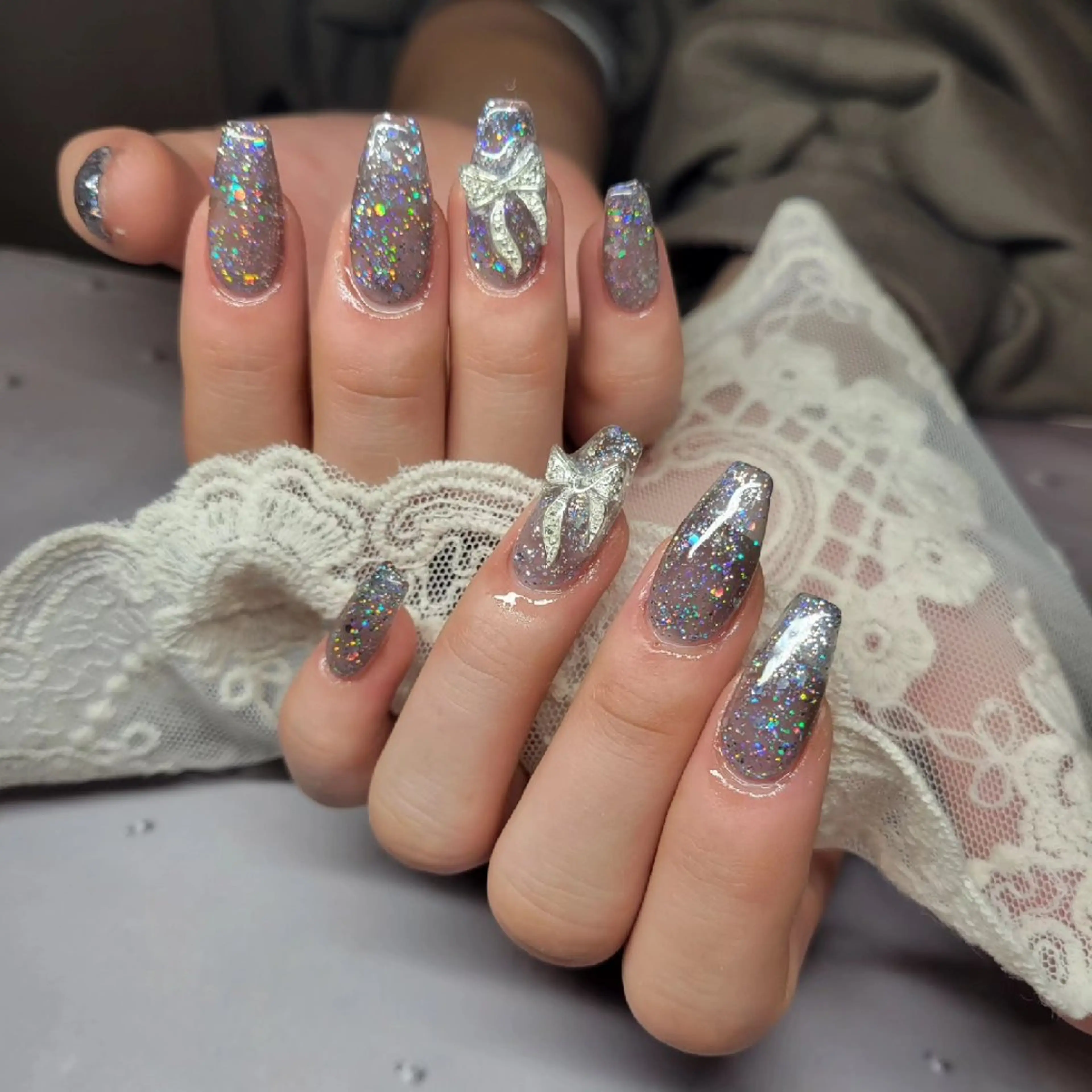 ネイル キラキラネイル リボン シルバー Nail salon Coco【溝の口駅】のネイルデザイン