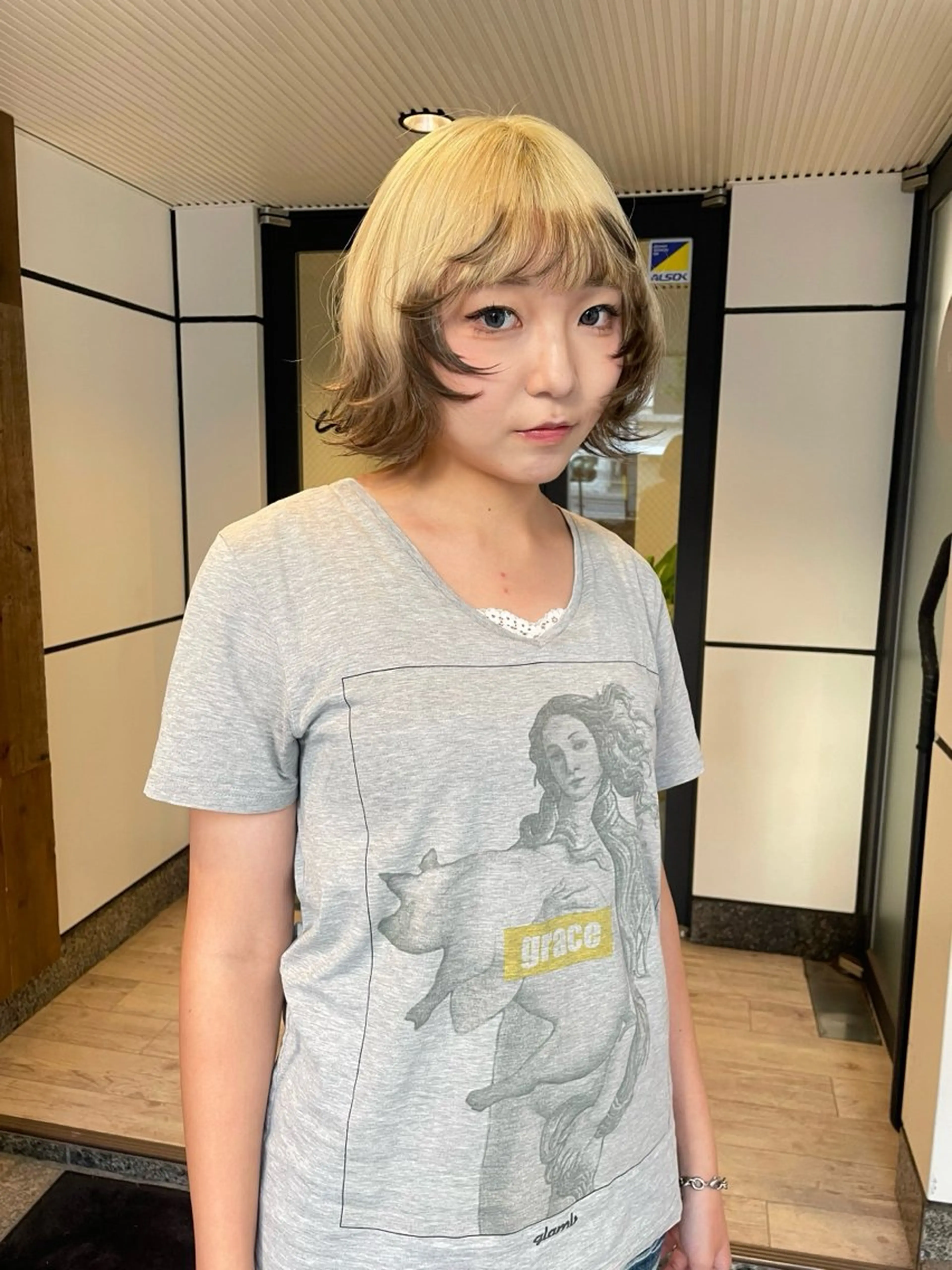 ショート カラー 抜きっぱなしブロンド デザインカラー ヘアカラー 渋谷 留菜のヘアスタイル