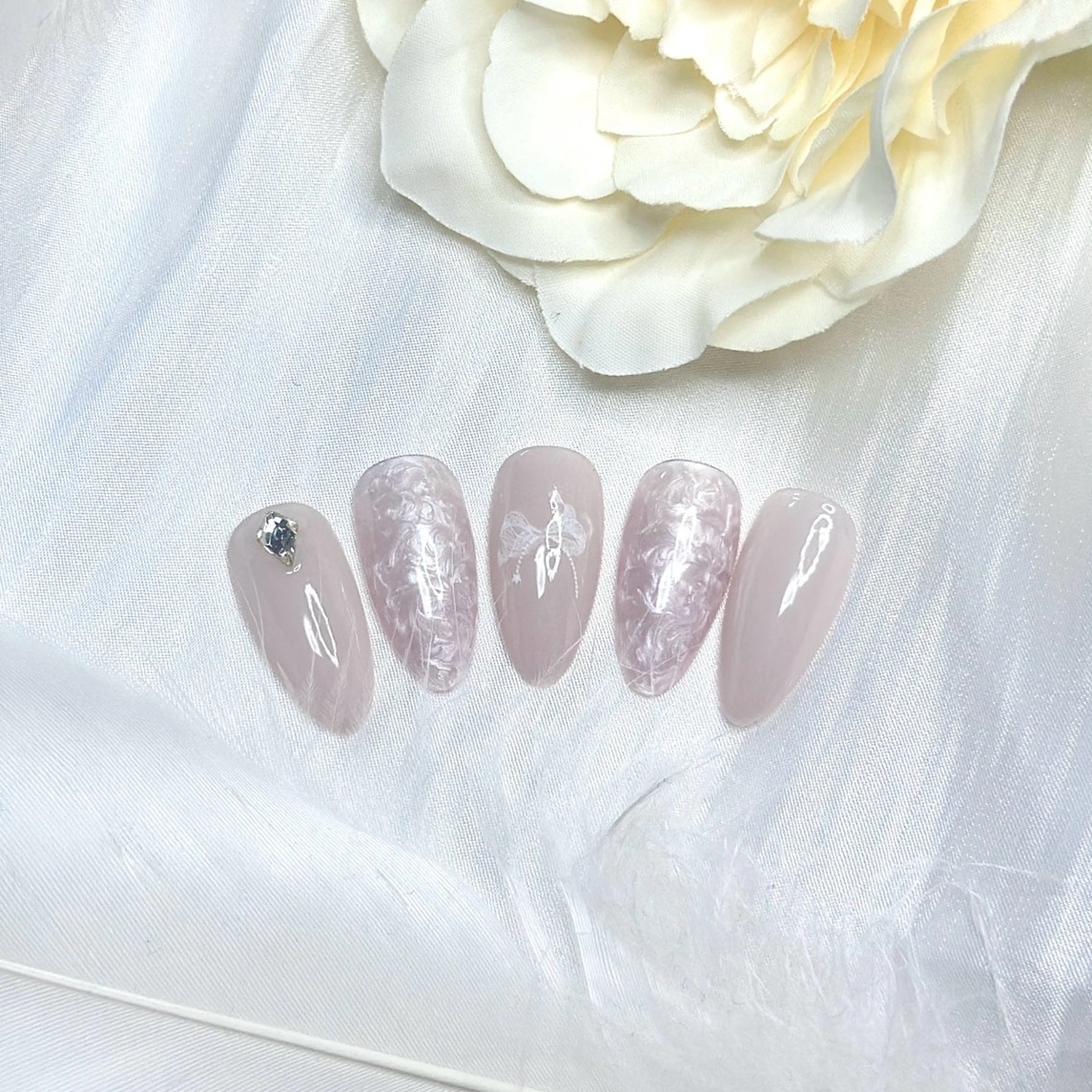 ネイル アートネイル オーロラネイル チークネイル フレンチネイル ガラスフレンチ 🎀YooLi Nail salonのネイルデザイン