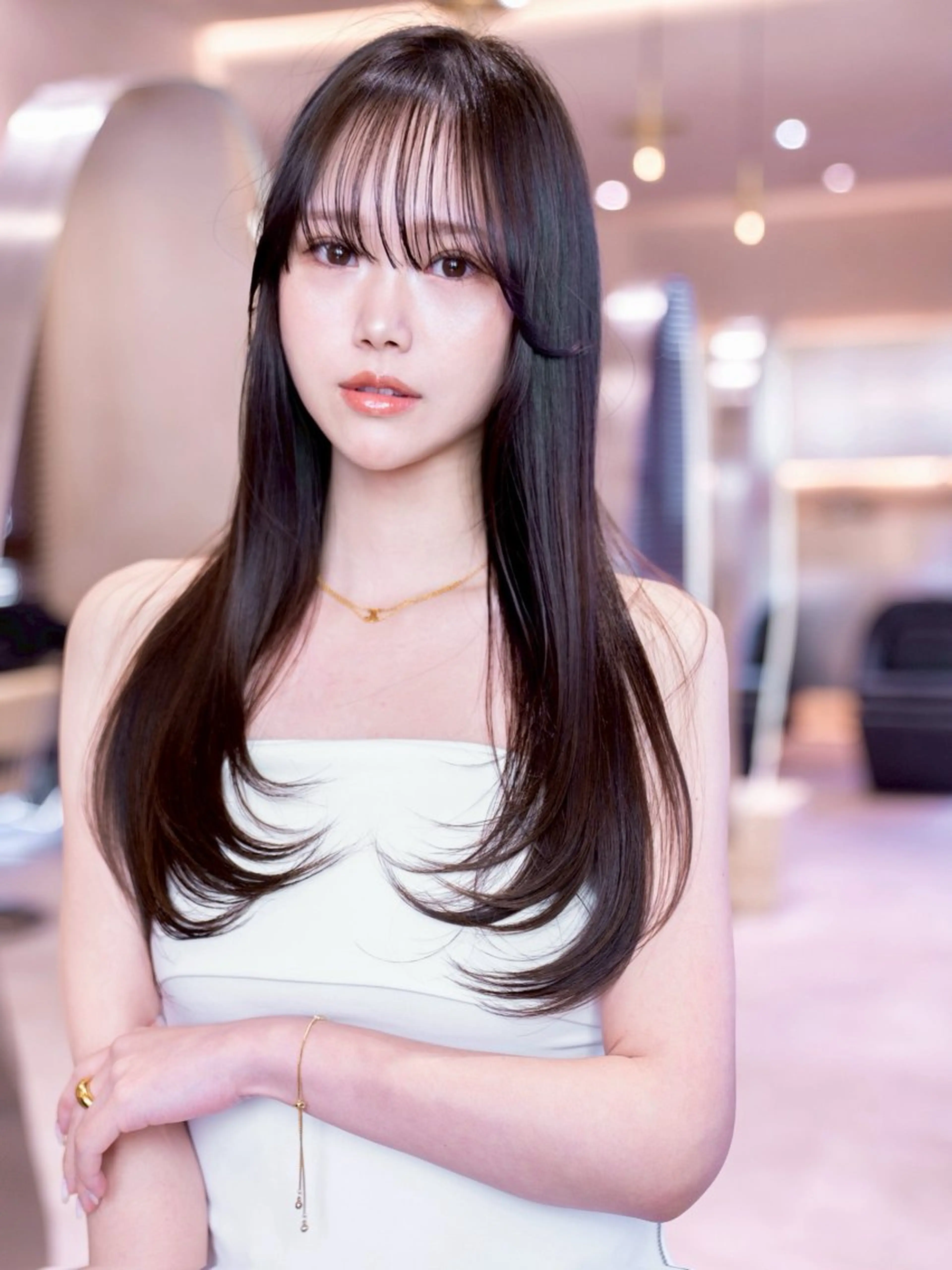 ロング レイヤーカット 小顔カット カット ヘアカラー トリートメント レイヤー似合わせ 透明感カラーりきやのヘアスタイル