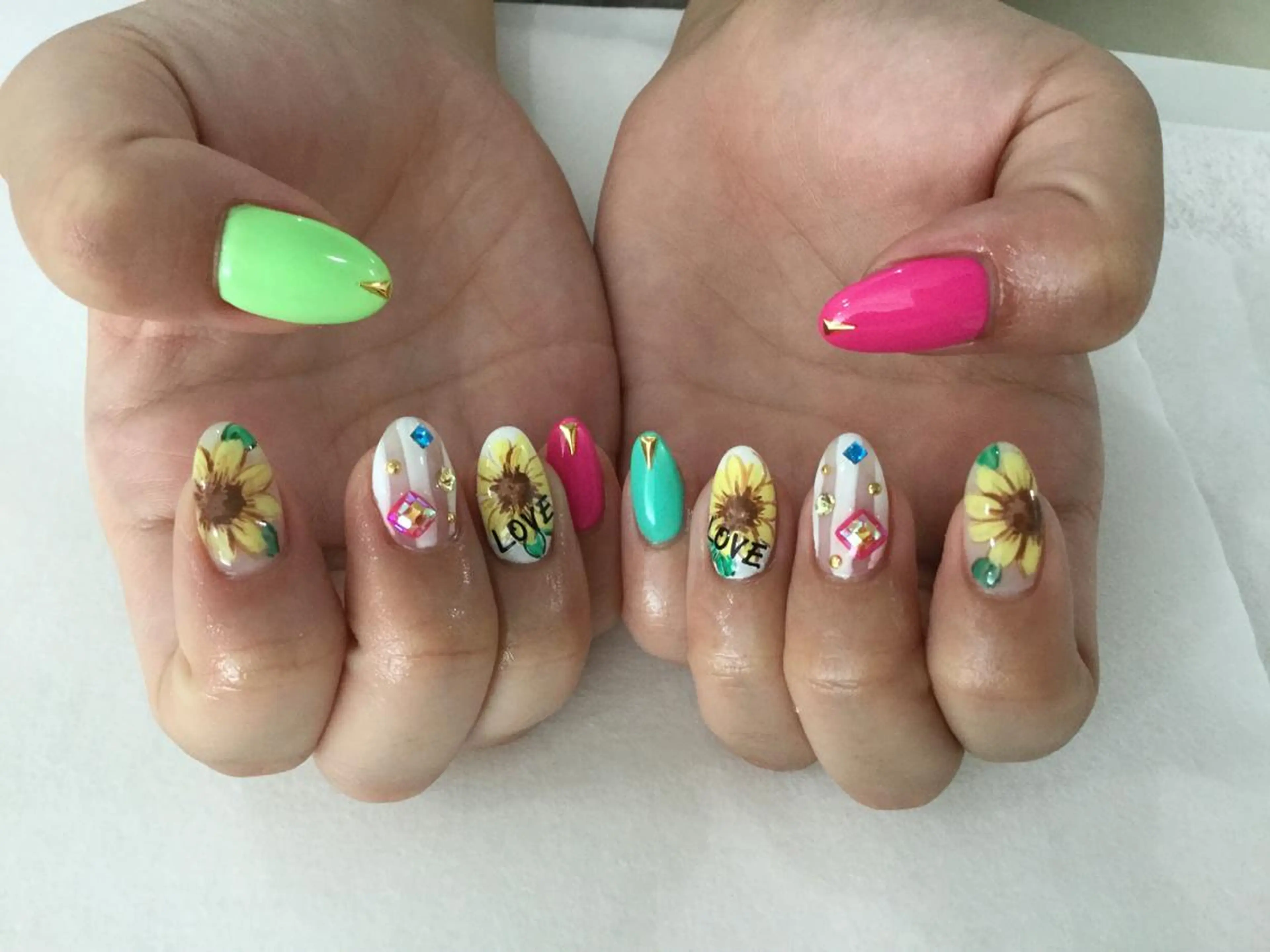 ネイル ハンドネイル 💎🐰 saki. m 🐰💎のネイルデザイン