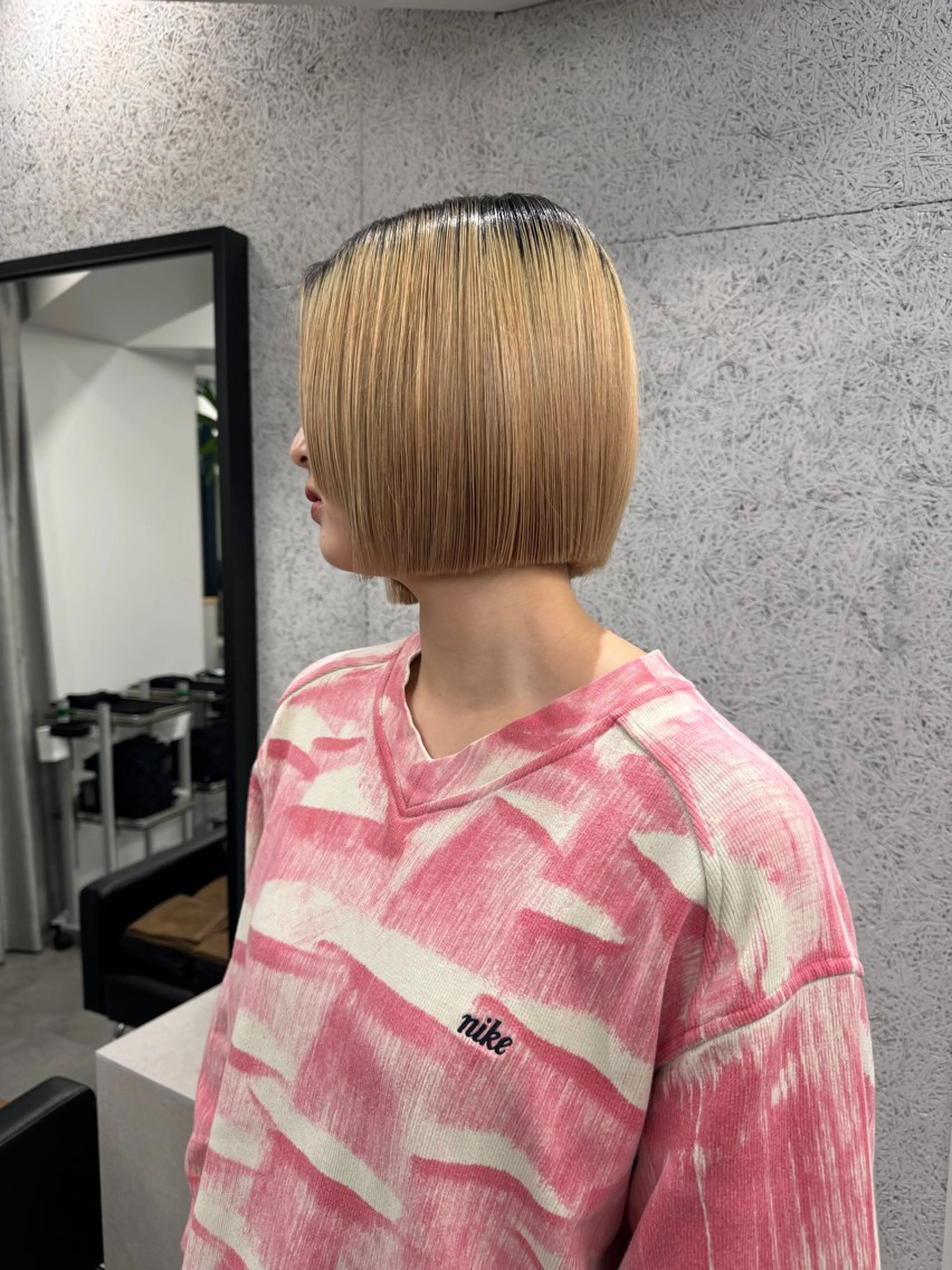 ミディアム 切りっぱなしボブ レイヤー/縮毛矯正のヘアスタイル