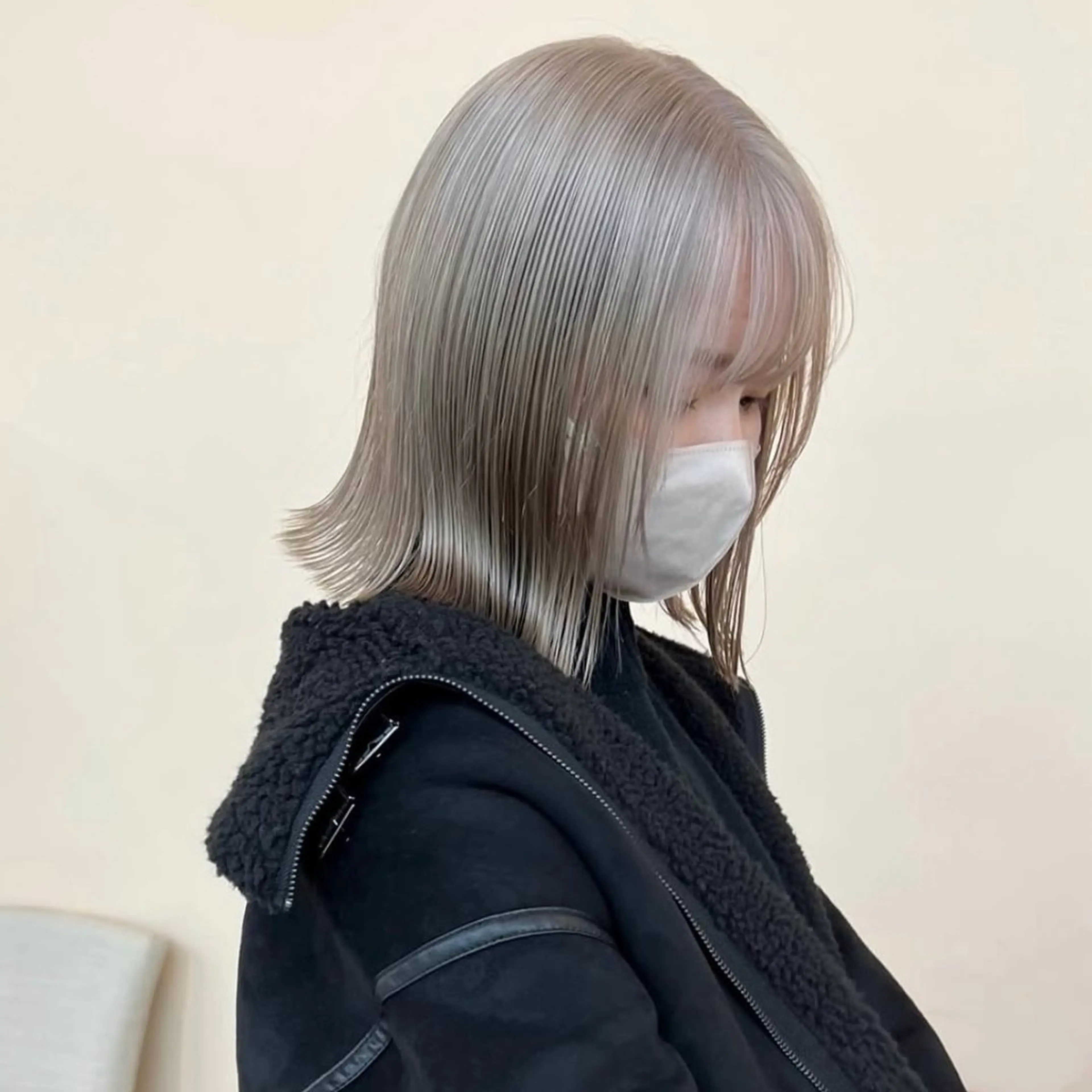 ショート カラー ブリーチ ブロンド ホワイトブロンド ヘアカラー ブリーチモデル yumekaのヘアスタイル