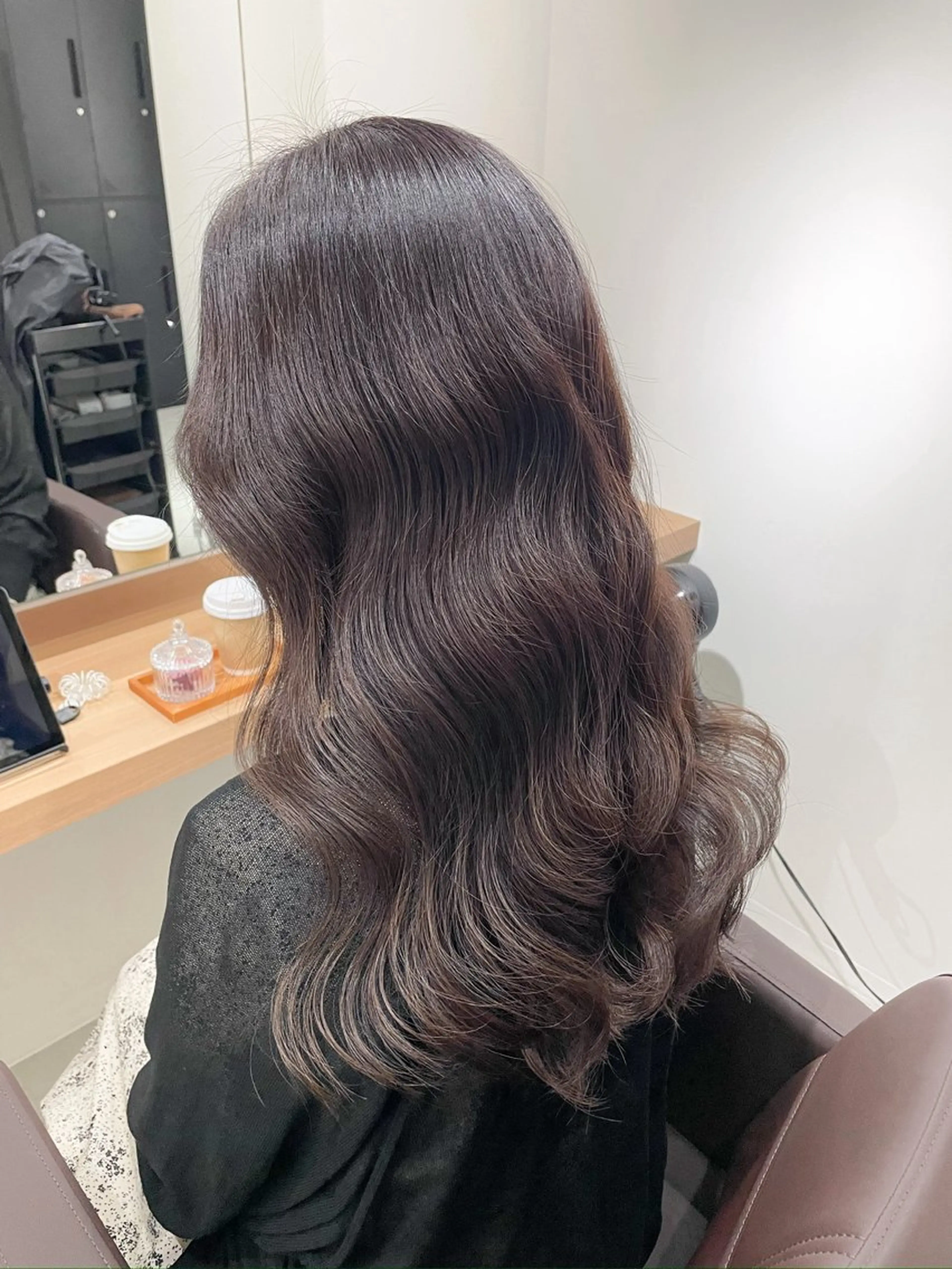 ロング カラー アッシュ ベージュカラー ダブルカラー エドルカラー グラデーションカラー Attrait .のヘアスタイル