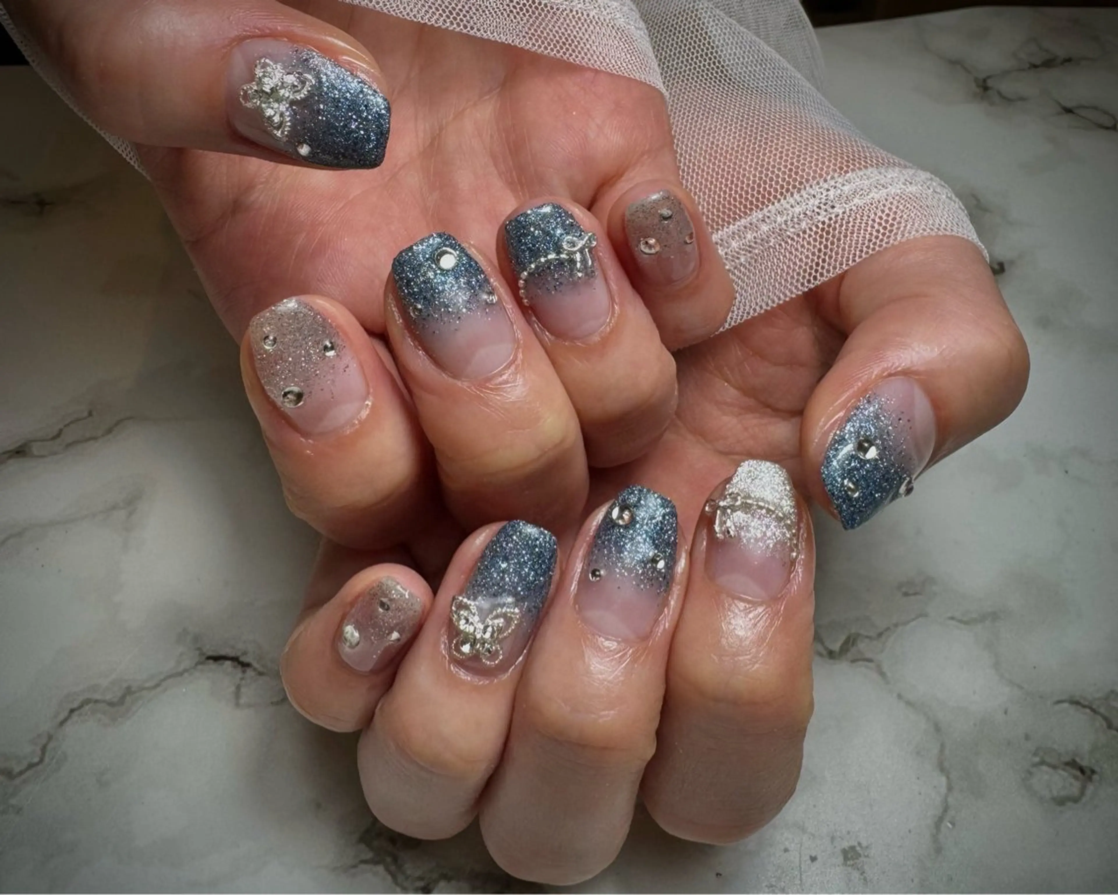 ネイル グラデーション ラメ(グリッター) ラメグラデーション ハンドネイル kerekere💅 mikuのネイルデザイン