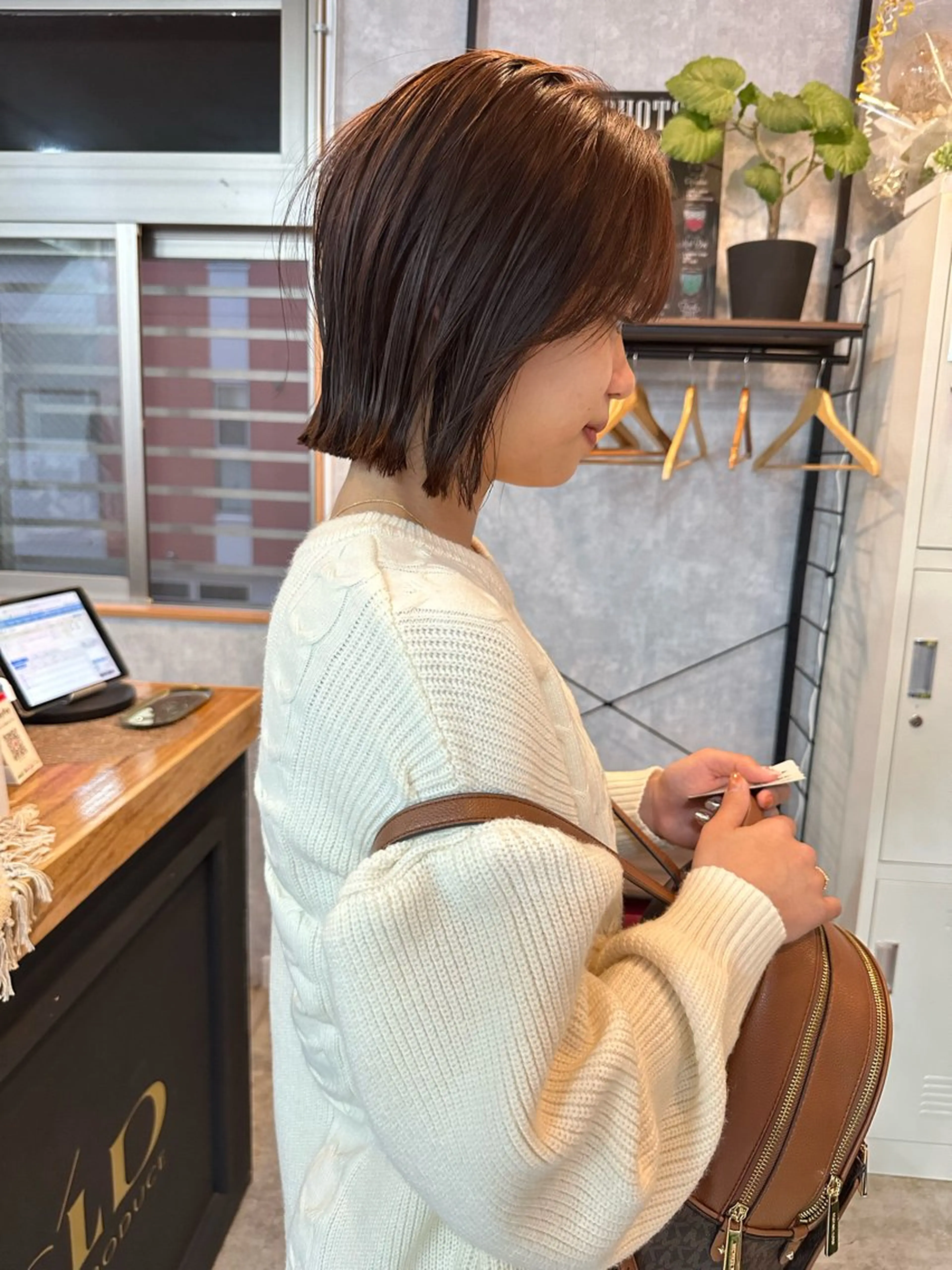 ショート 切りっぱなしボブ ショートボブ ハンサムショート 丸みショート ボブ カット ヘアカラー トリートメント モテ髪/ボブ/ショー ト/アダチフウトのヘアスタイル