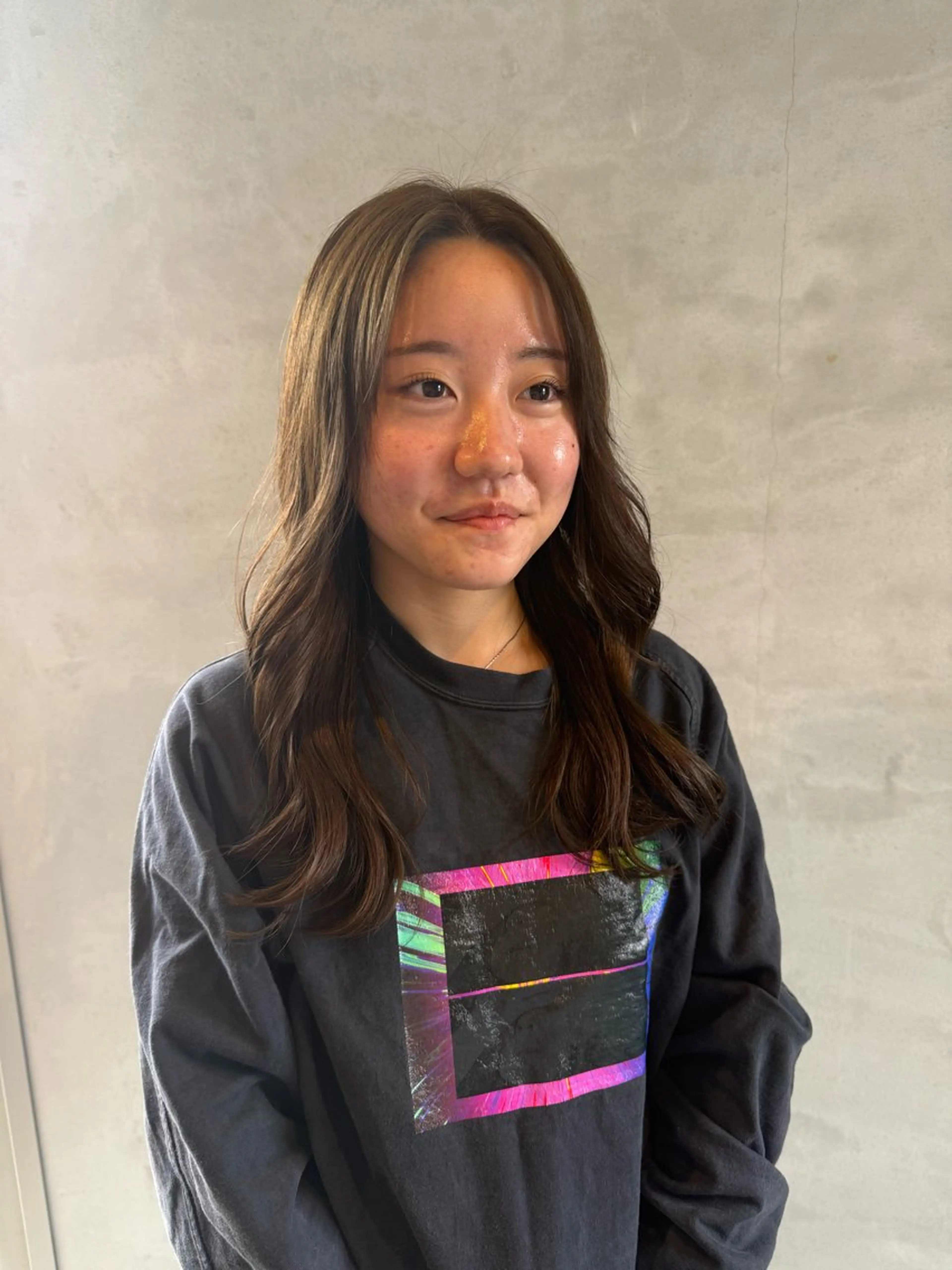 ロング カラー ベージュカラー ブリーチ 透明感カラー ブリーチなしカラー オリーブベージュ カノエ松江学園店 /佐々木サリナのヘアスタイル