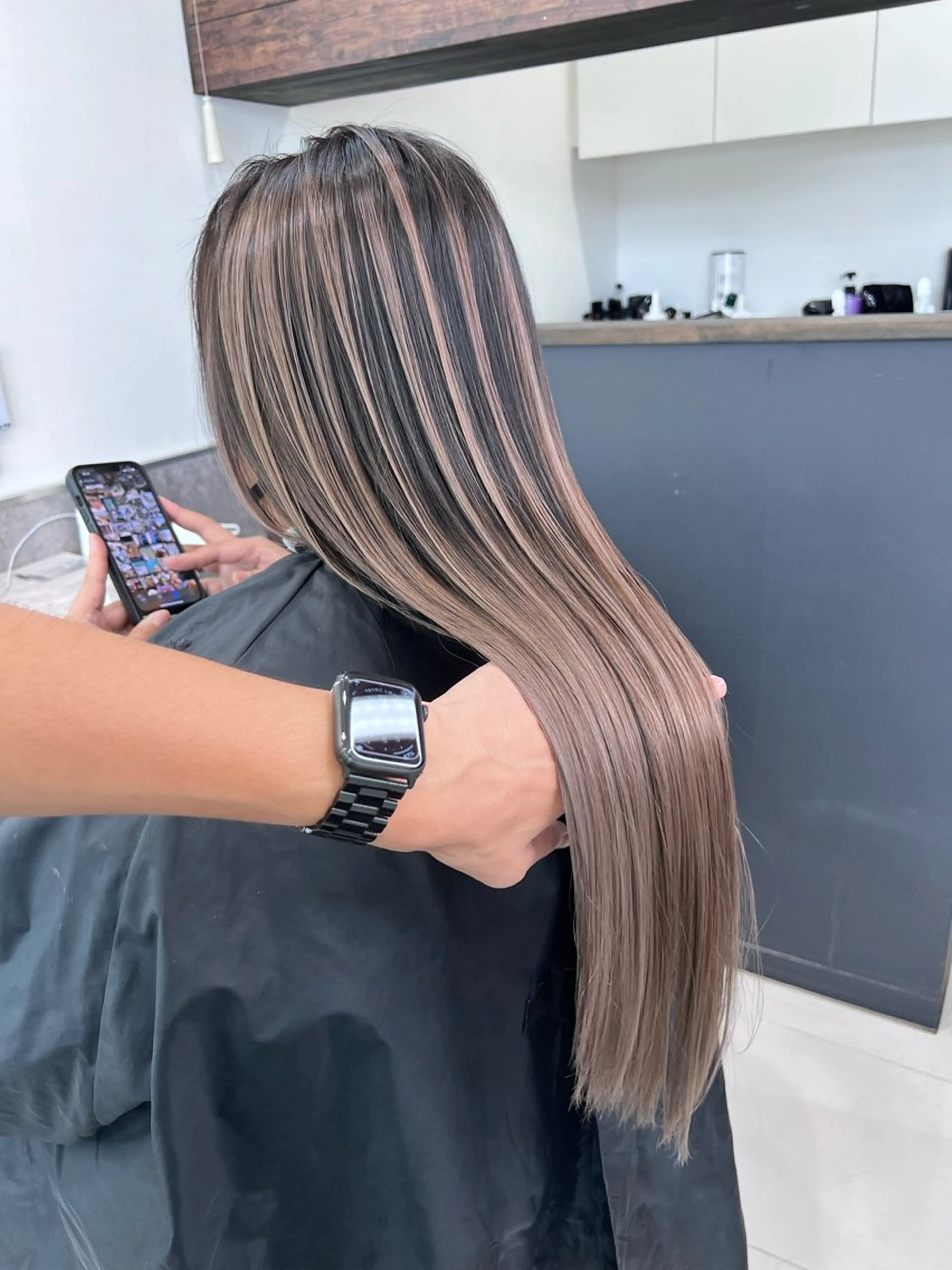 ロング カラー バレイヤージュ レイヤーカット ヘアカラー トリートメント VIRAL ヴァイラルのヘアスタイル