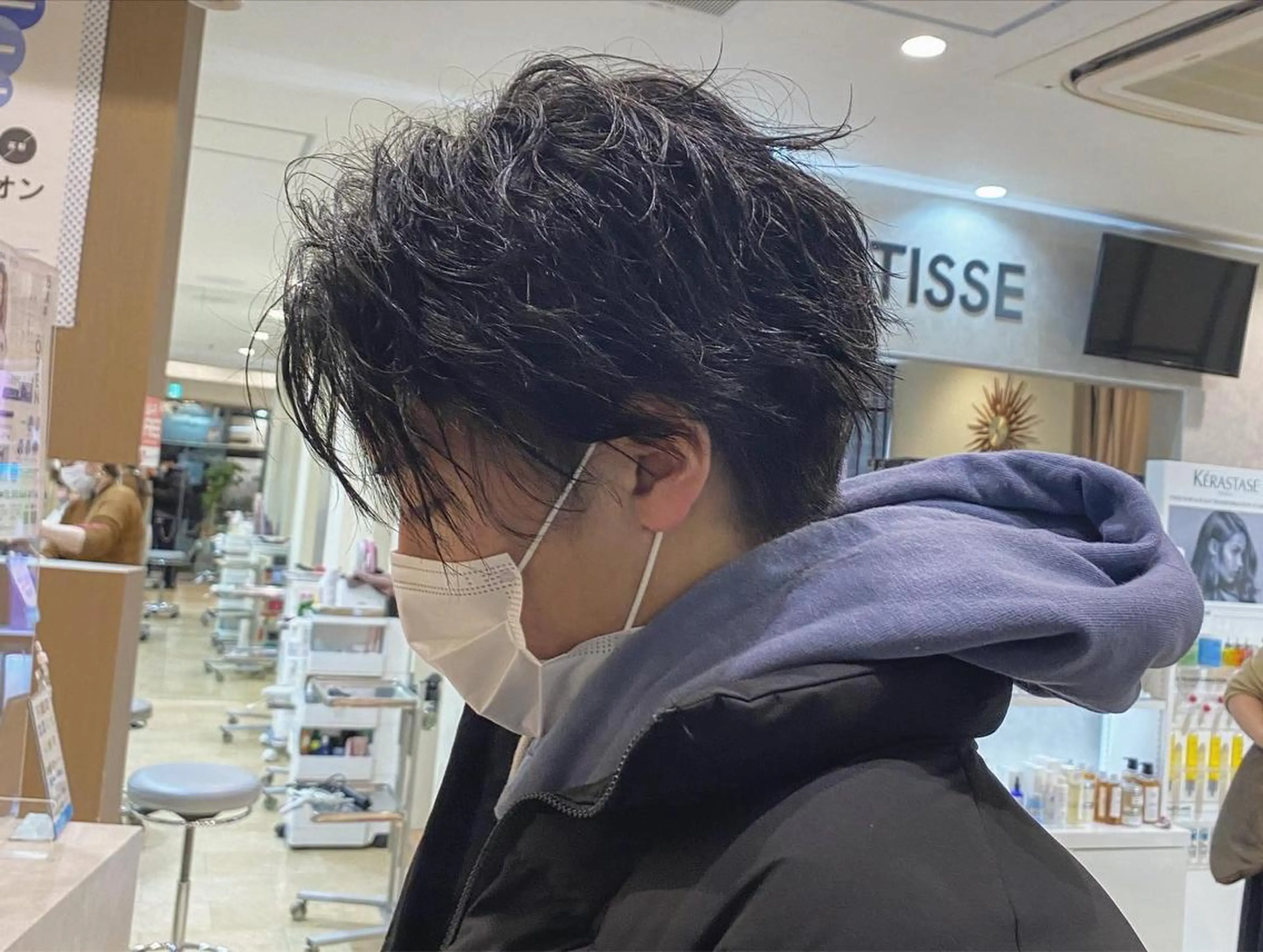 パーマ カット パーマ 韓国🇰🇷レイヤー カットオリーブカラーのヘアスタイル