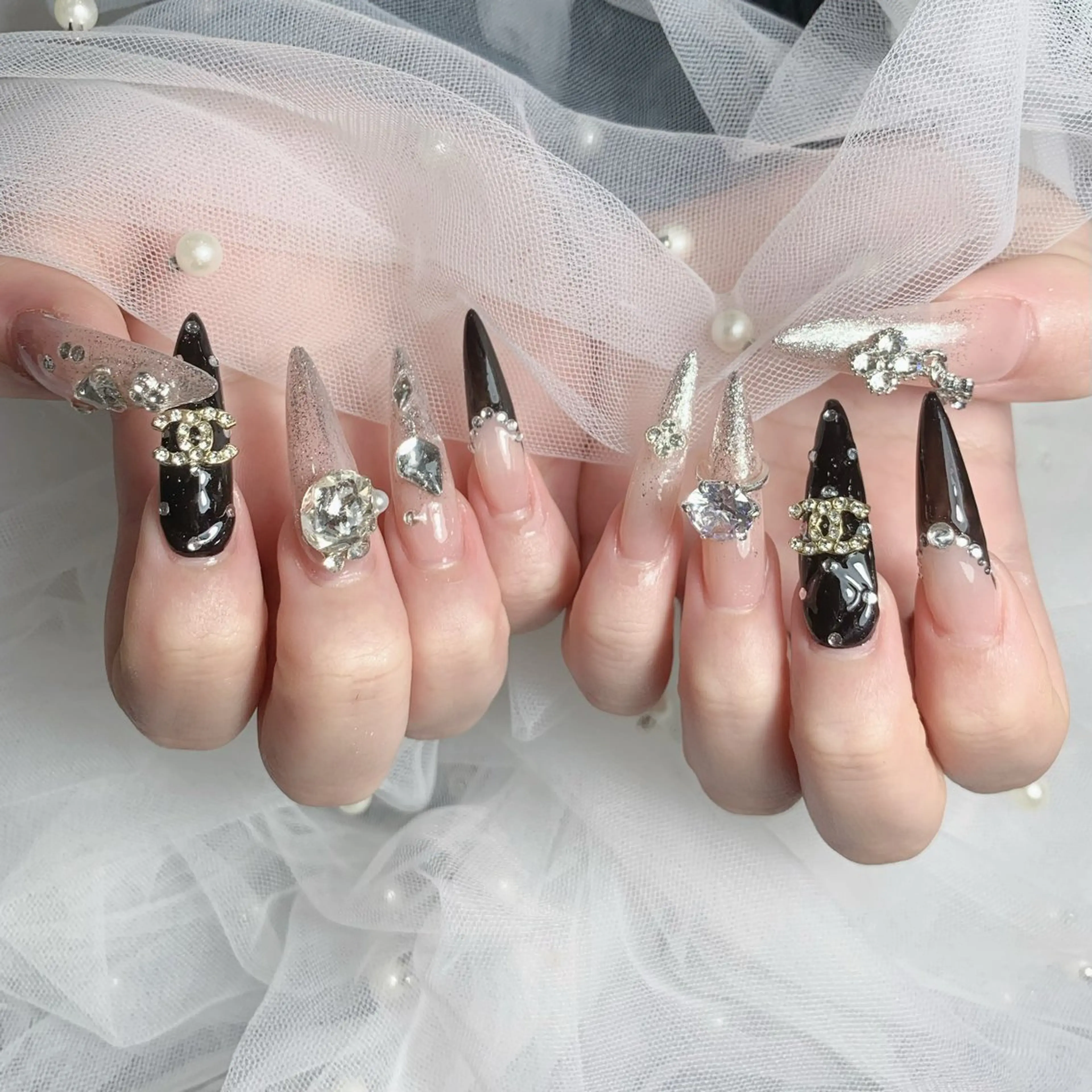 ネイル キラキラネイル シンプルネイル 春ネイル ワンホンネイル 冬ネイル SORA Nailのネイルデザイン