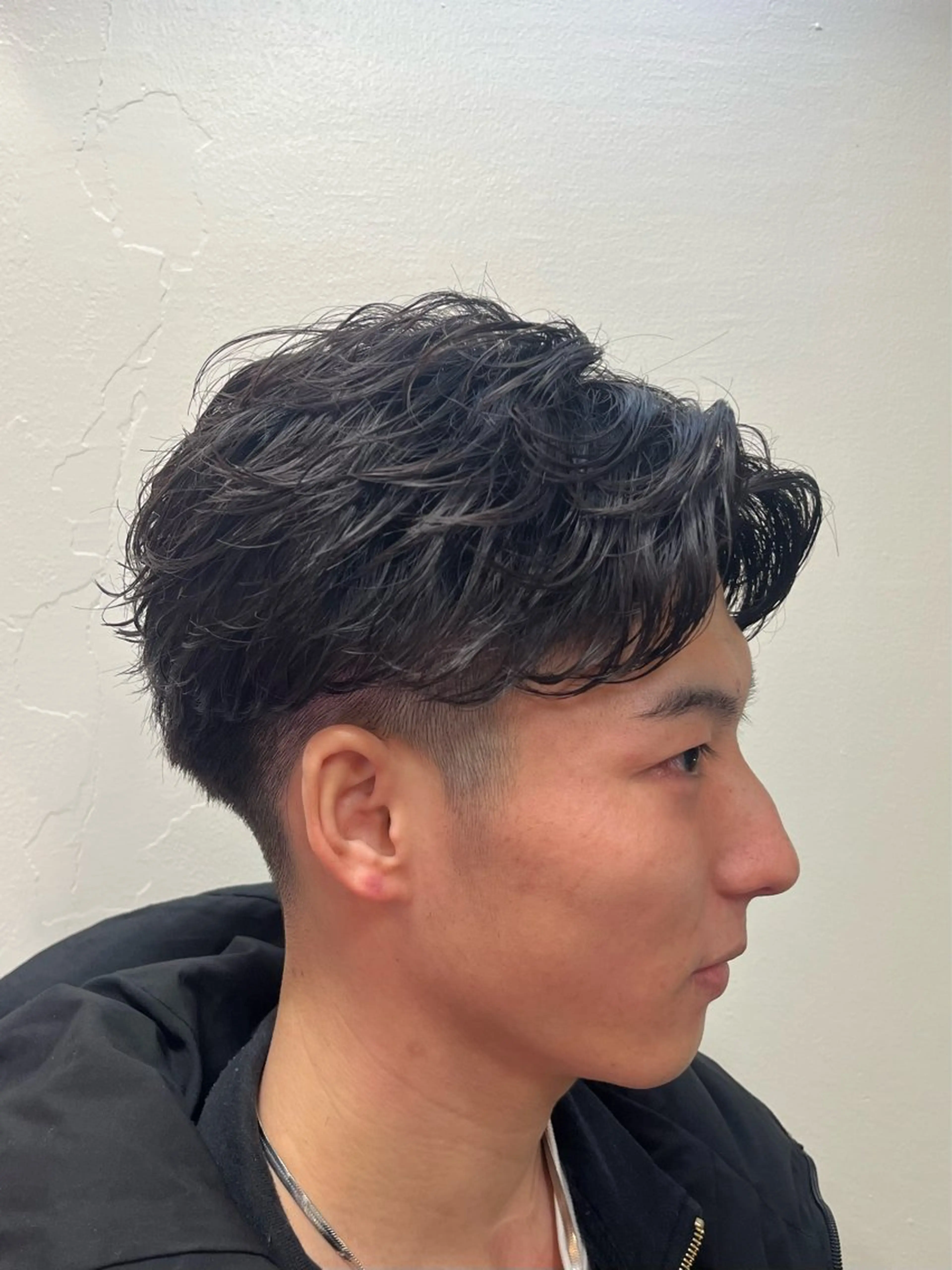 ショート パーマ メンズ メンズハイライト ハイライト ショートヘア カット パーマ 韓国メンズヘア/ 毛流れヘア　須田龍世のヘアスタイル