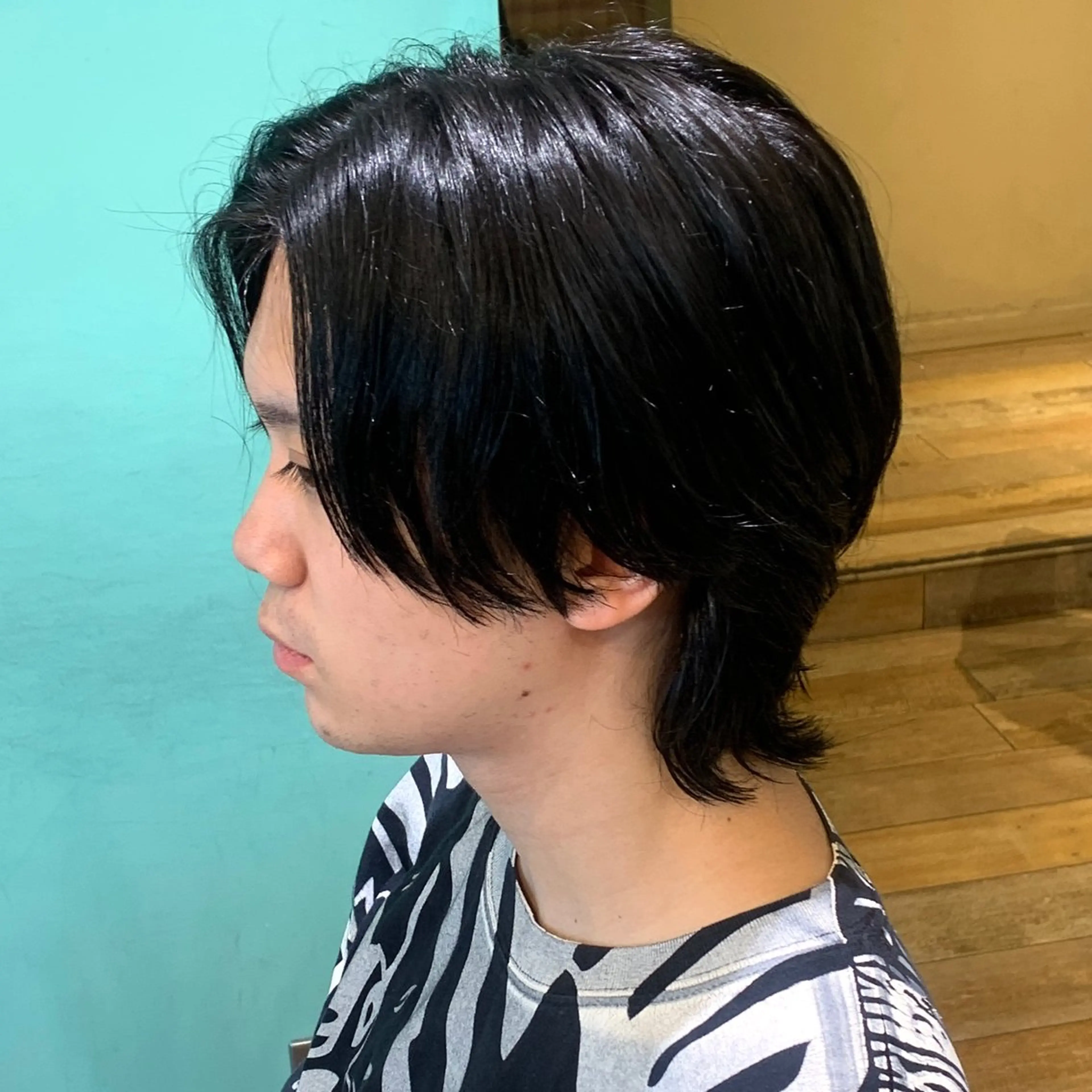 カラー メンズ メンズブリーチ 黒髪 ブリーチ ブルーカラー ブルーブラック メンズパーマ&メンズ 縮毛矯正ならヒラノのヘアスタイル