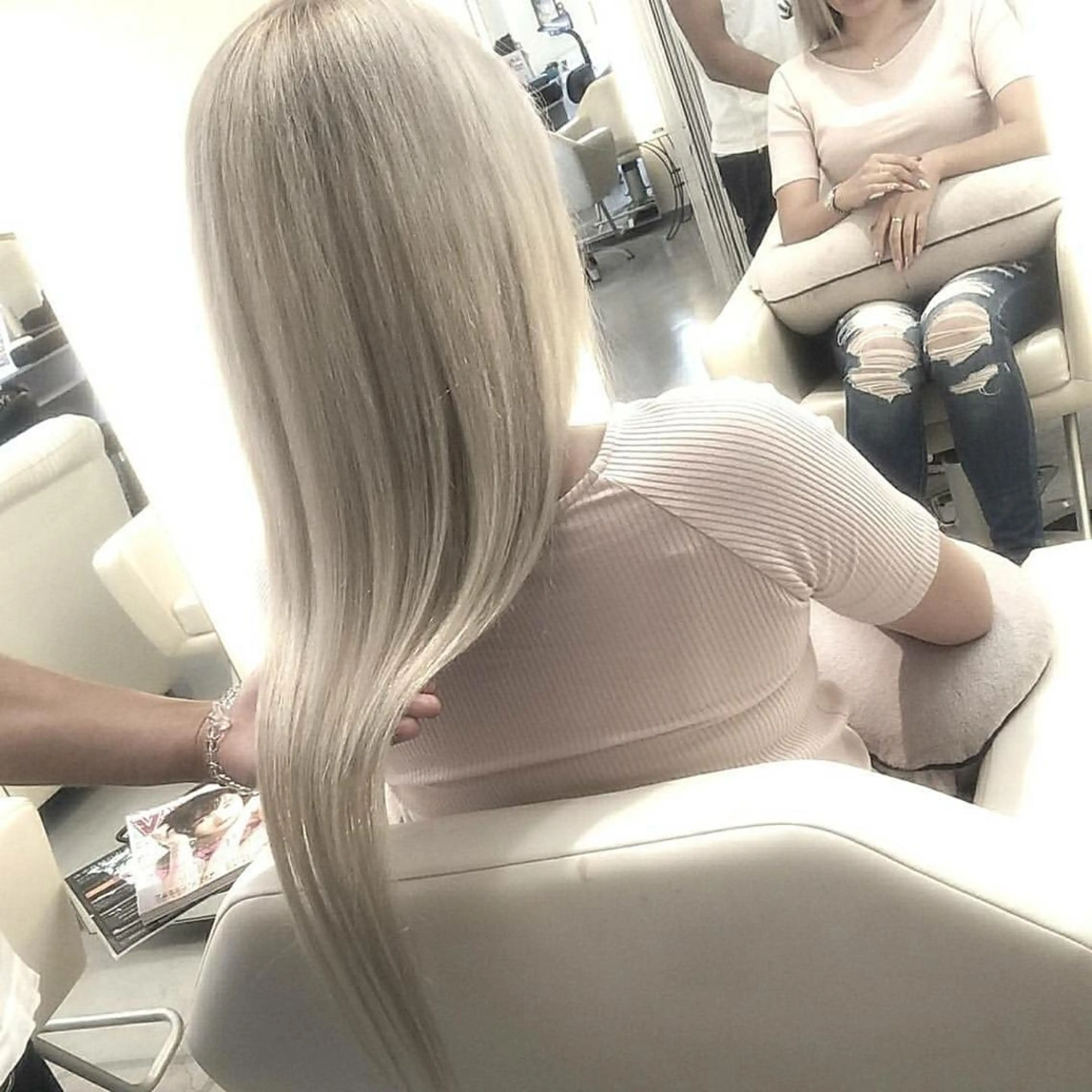 ロング カラー ブリーチ トリートメント 三輪 太一のヘアスタイル