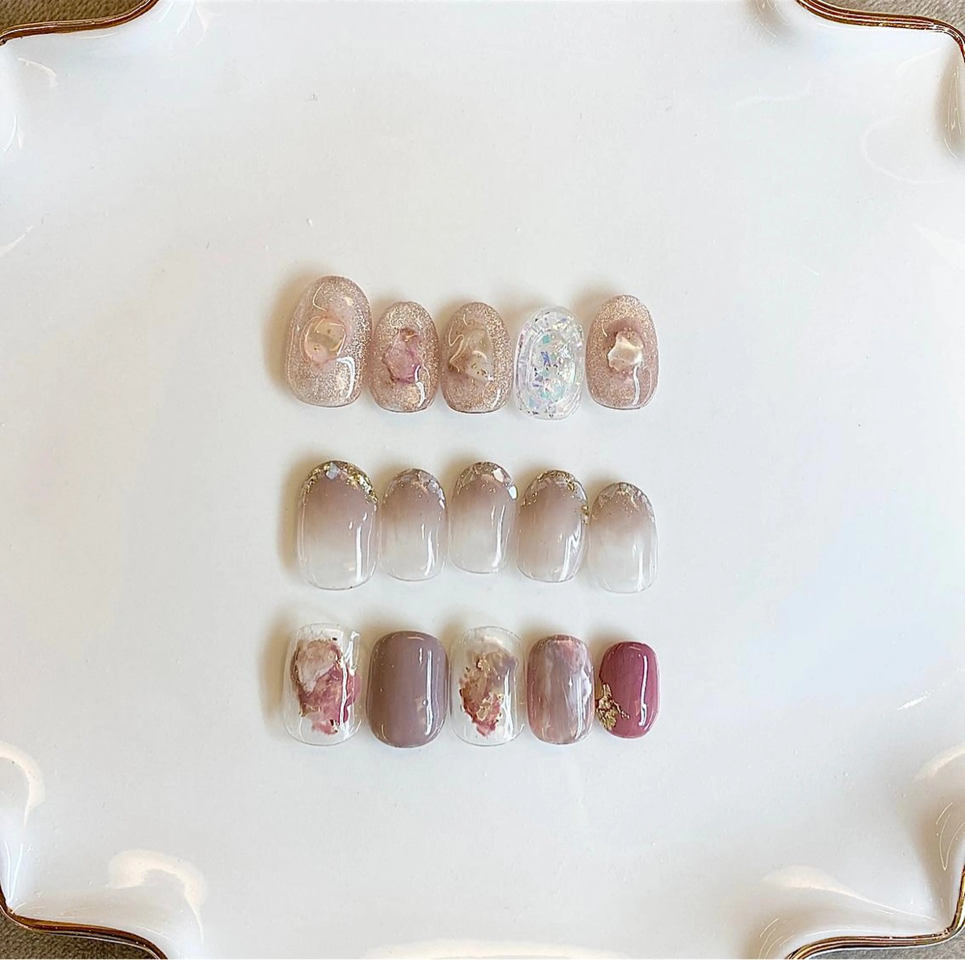 ネイル マグネットネイル ピンク 春ネイル フリーランス¨̮⃝ ネイリストOKADAのネイルデザイン