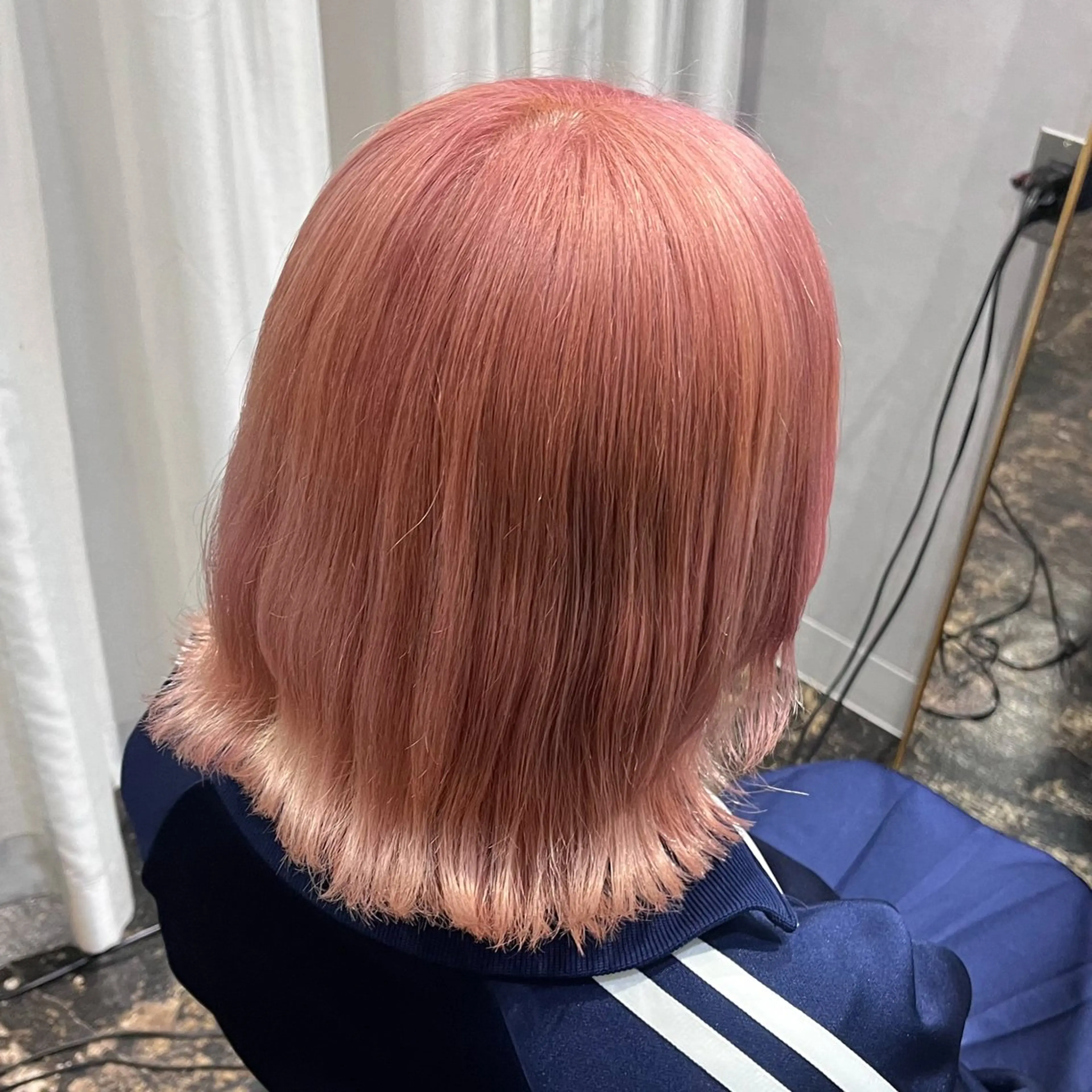 ショート カラー ブリーチ カット ヘアカラー トリートメント 伊藤 玲衣のヘアスタイル