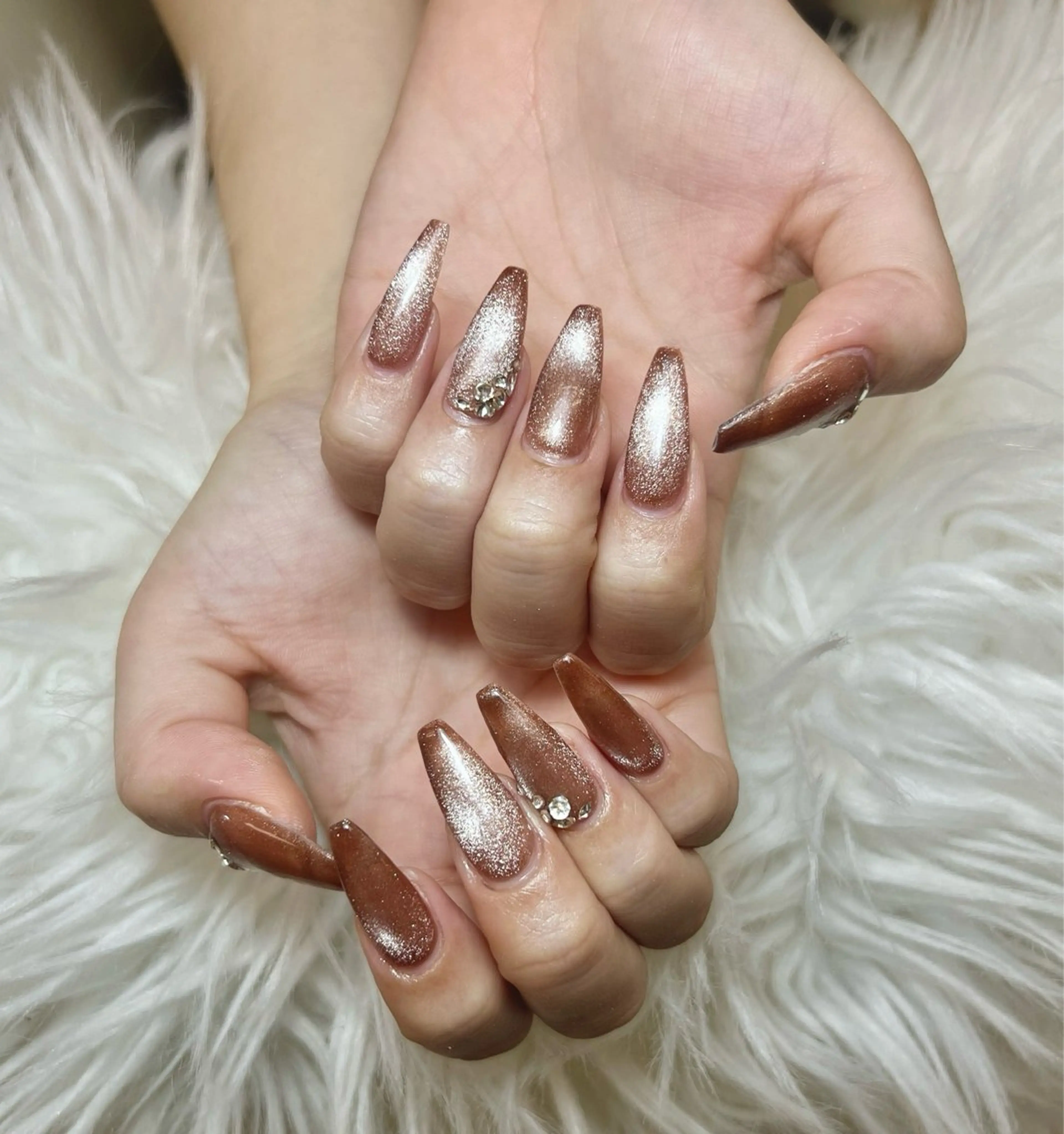 ネイル アートネイル オーロラネイル チークネイル 長さ出し フットネイル HaNa_ Noiranailのネイルデザイン