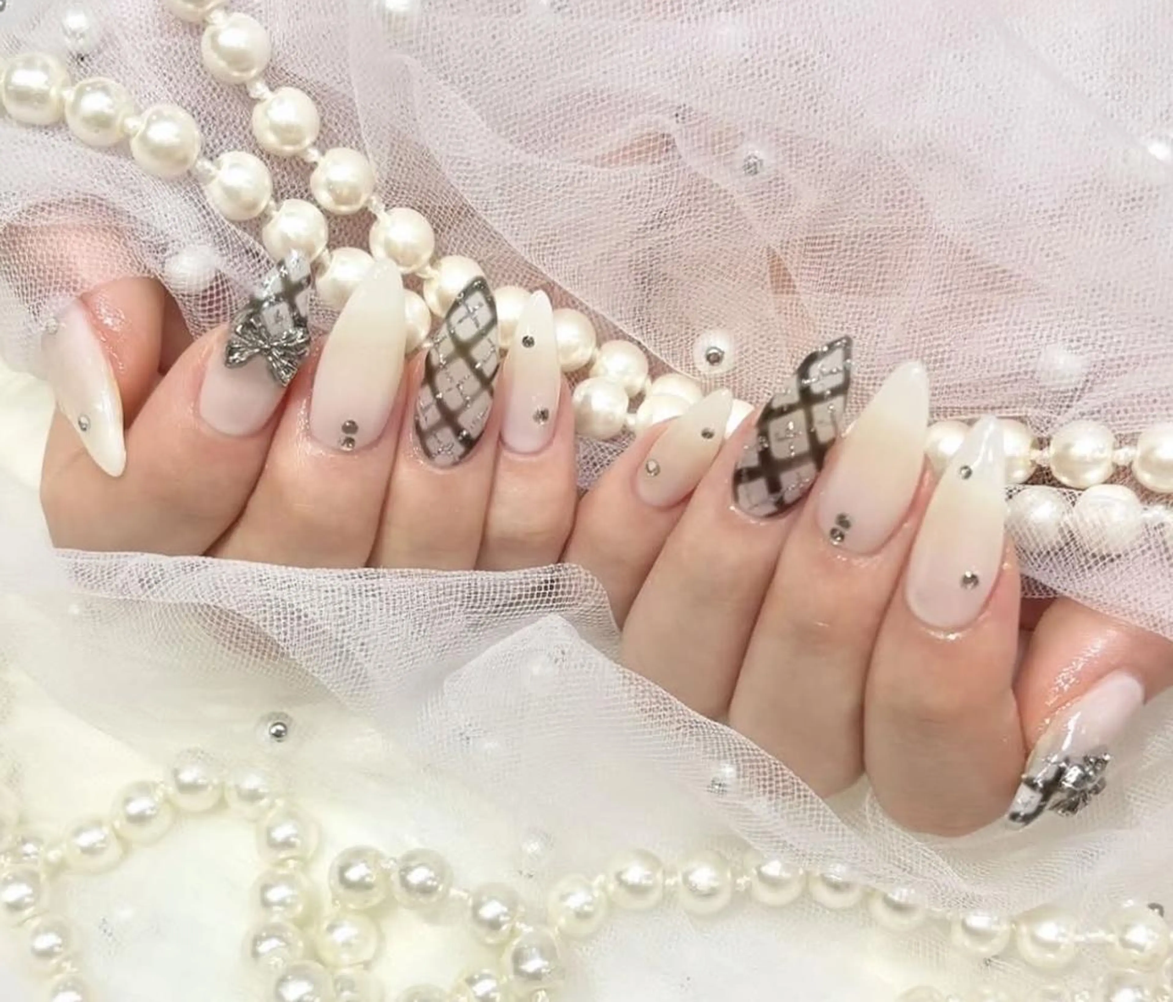 ネイル WISTERIA SAKAEのネイルデザイン