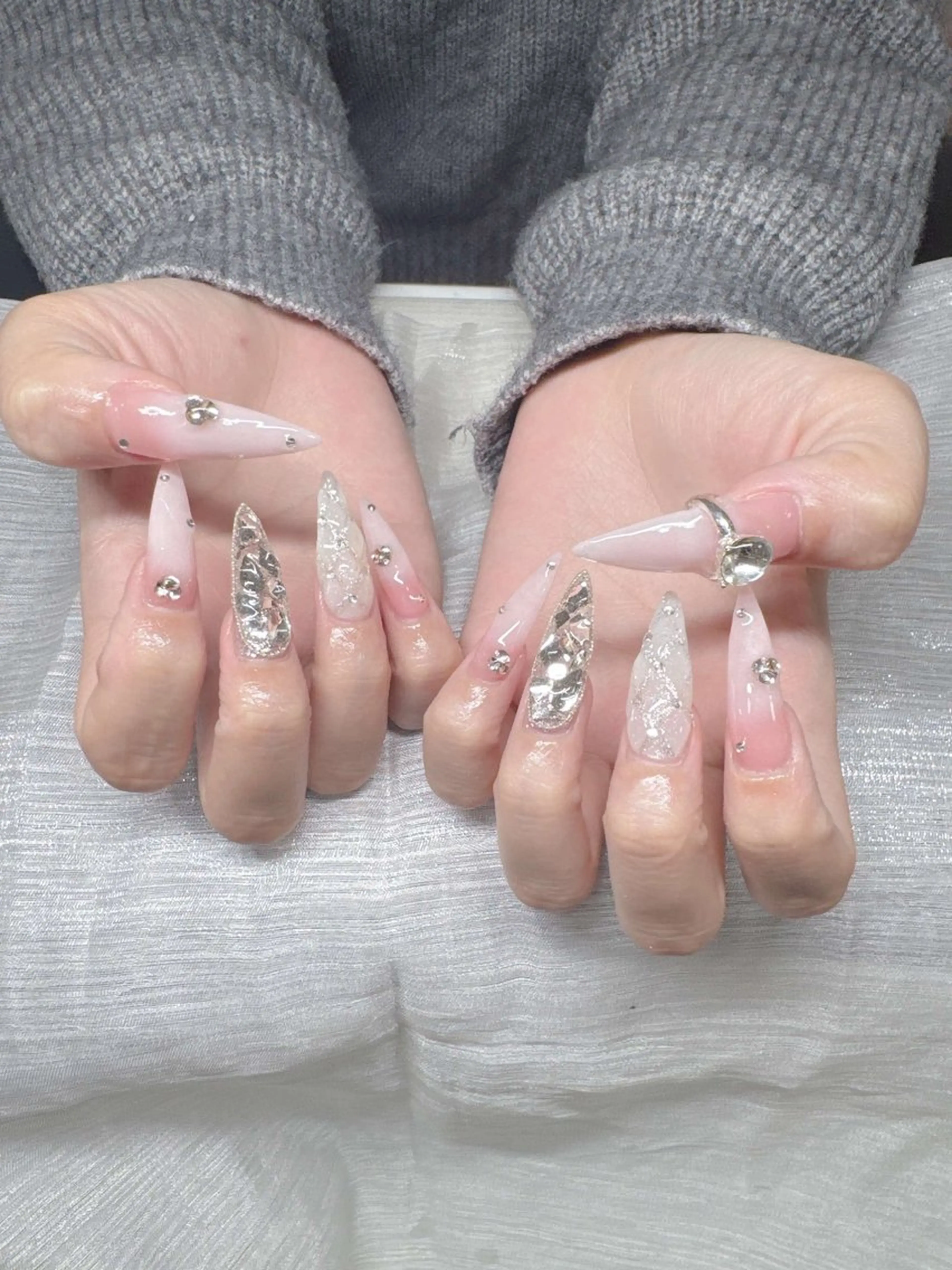 ネイル 長さ出し グラデーション 卒業式 キラキラネイル マグネットネイル Lee Nailsのネイルデザイン