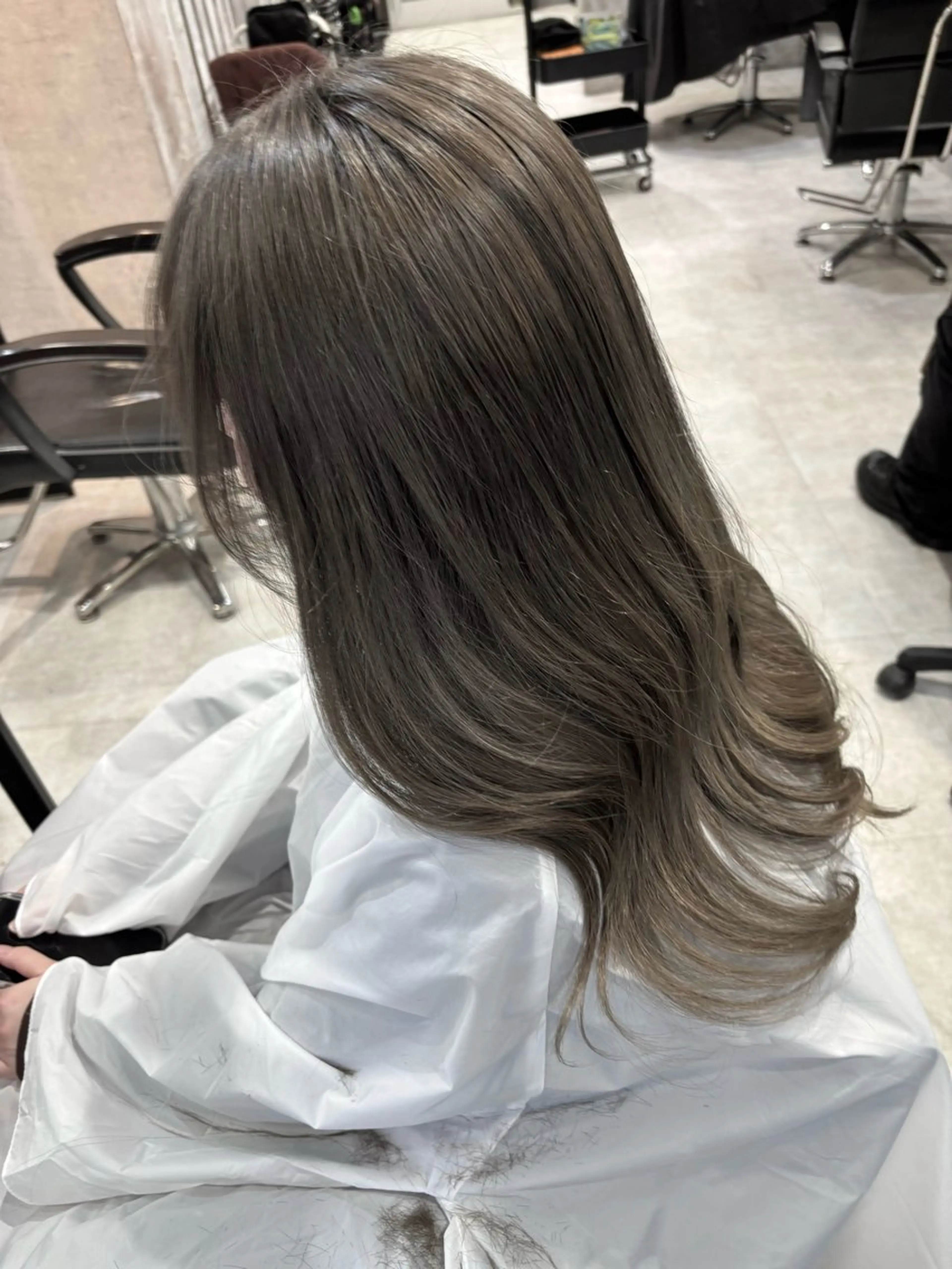 ロング カラー グレージュ ヘアカラー トリートメント 松井那津子 /ハイライトブリーチのヘアスタイル