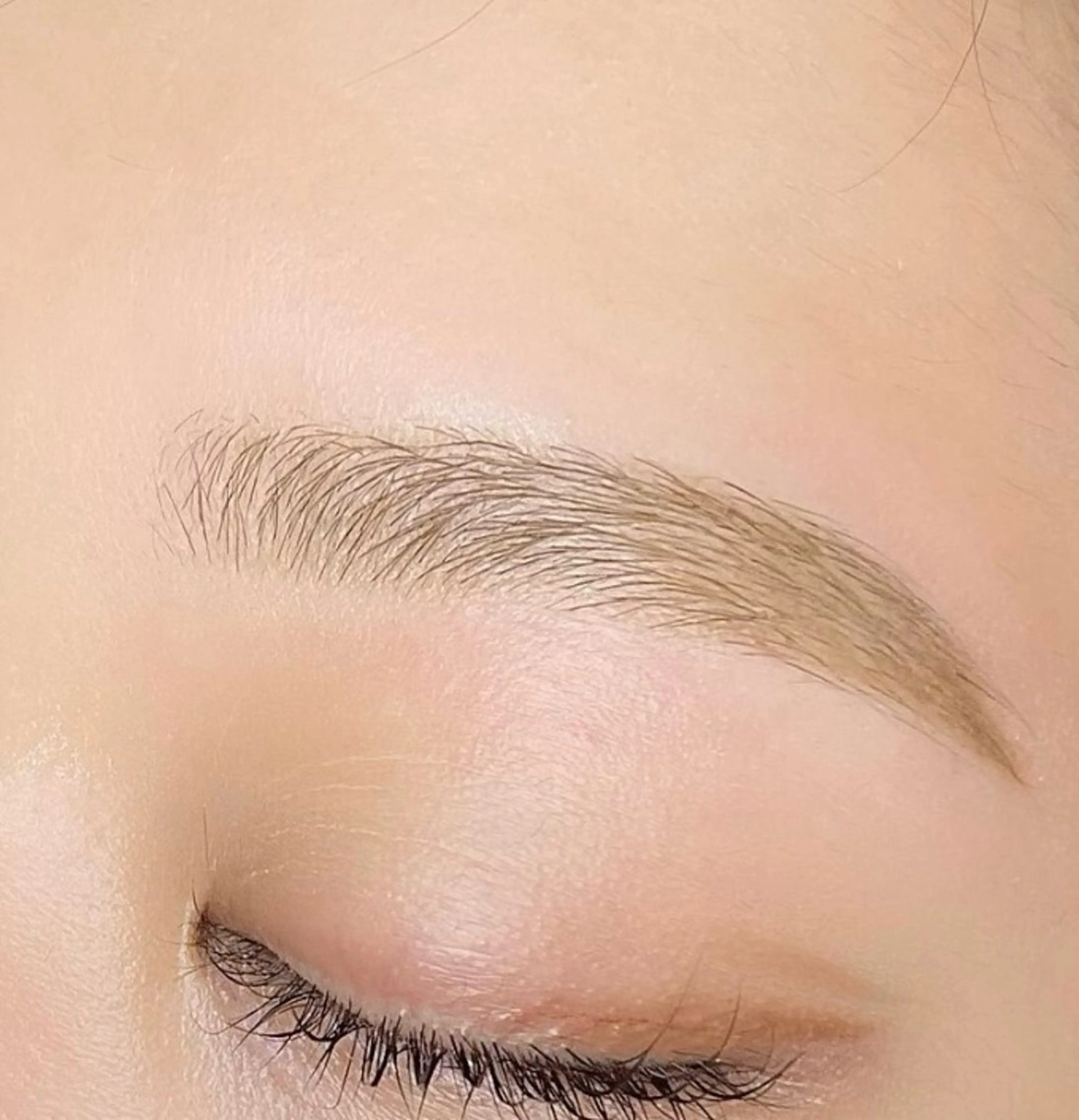 【アイブロウ ワックス脱毛】の写真