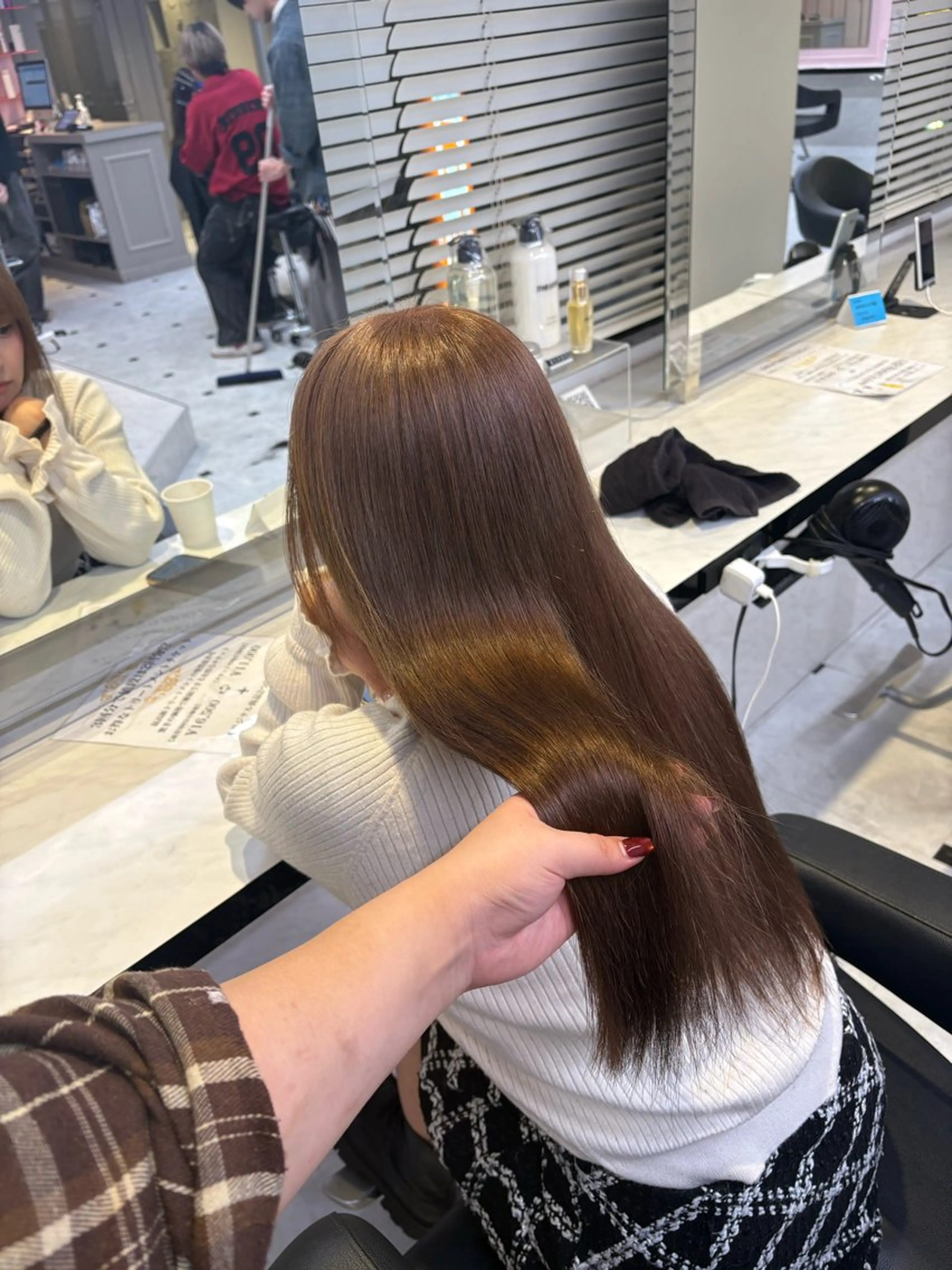 ロング カラー ヘアカラー トリートメント 透明感ベージュカラー 🪞上野🪞AIのヘアスタイル