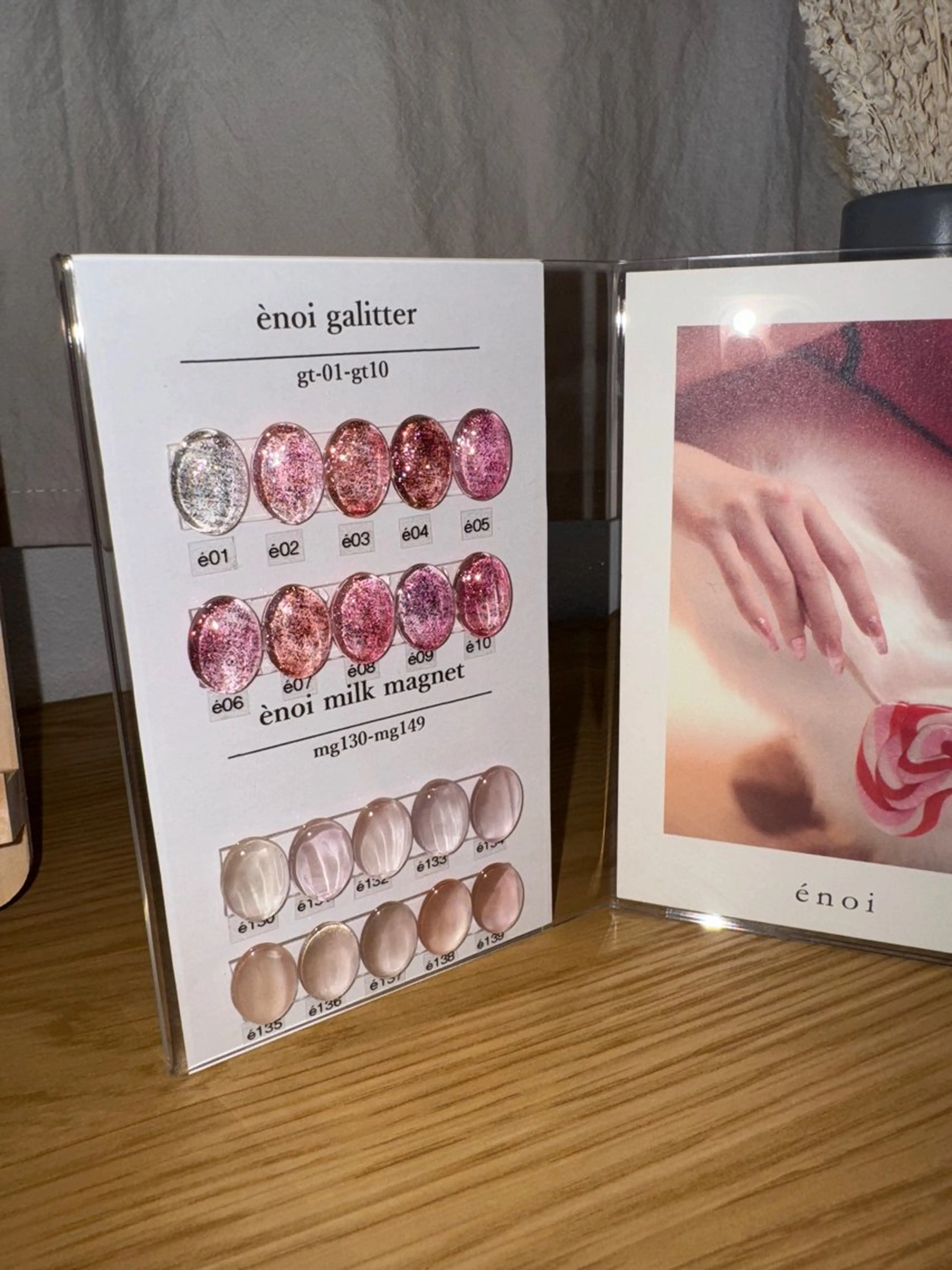 大人気！énoi milk magnetで上品ちゅるんネイル<マグネットネイル>の写真