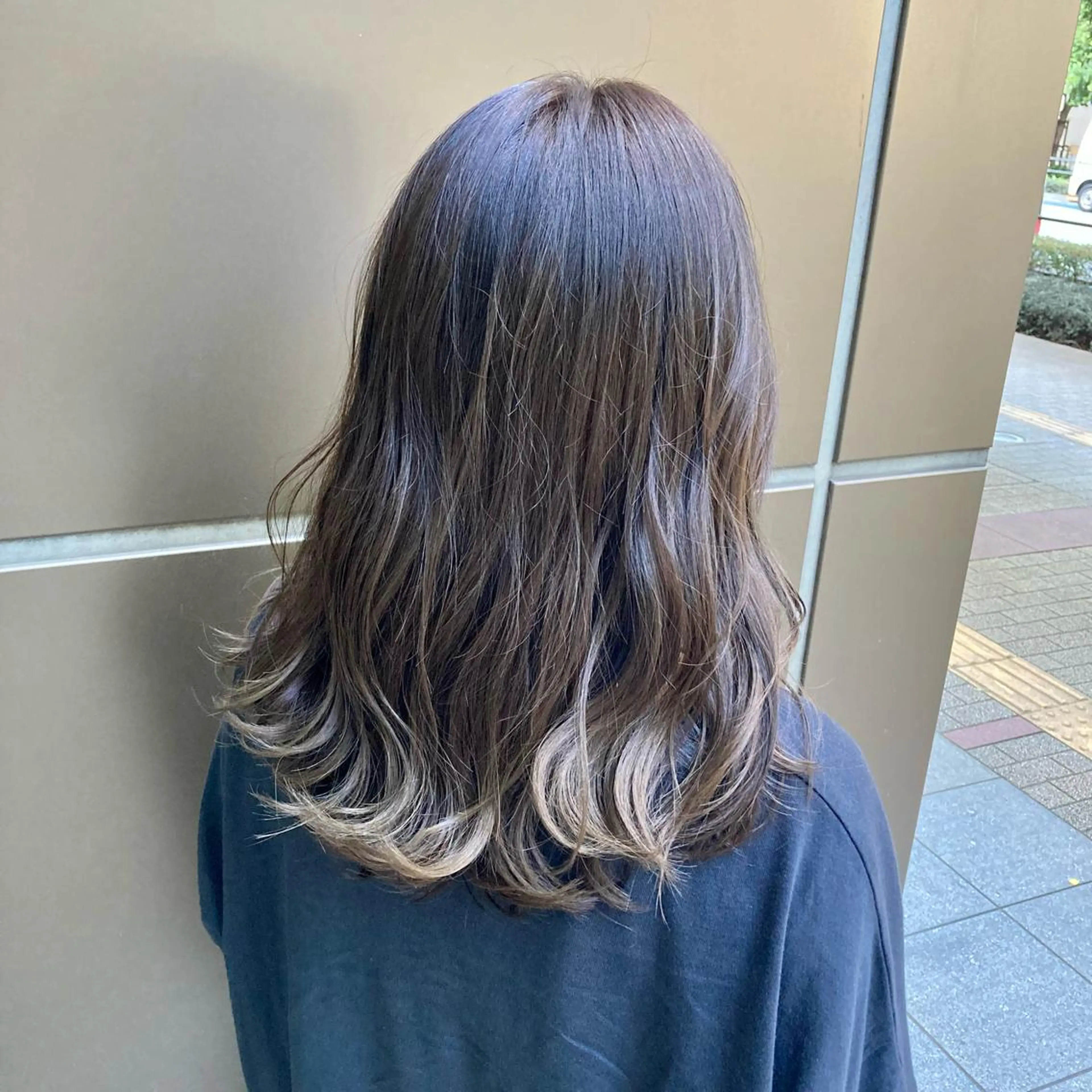 セミロング カラー ベージュカラー ハイライトカラー ハイライト 松岡 知のヘアスタイル