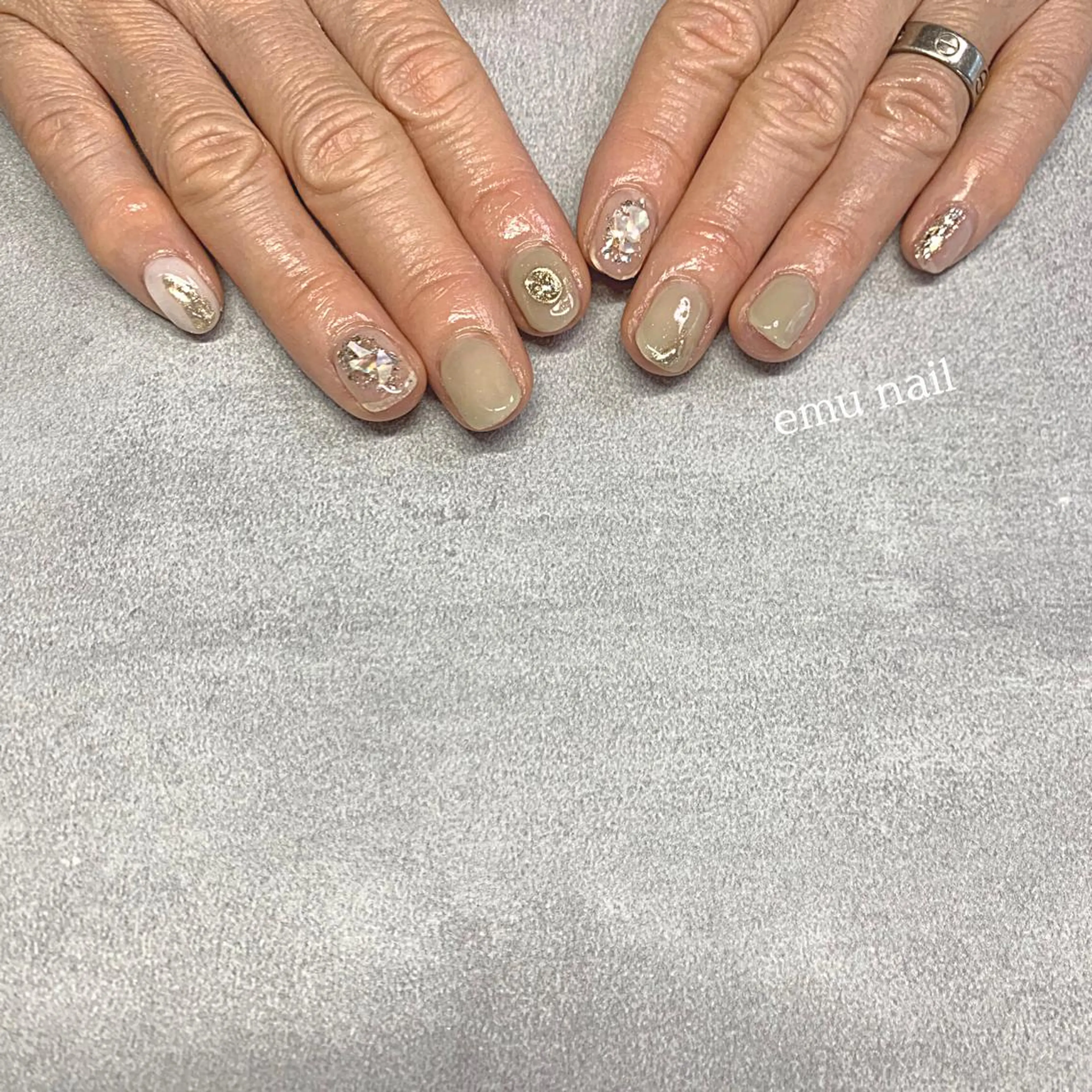 ネイル グリーン ショートネイル 春ネイル emu nailのネイルデザイン