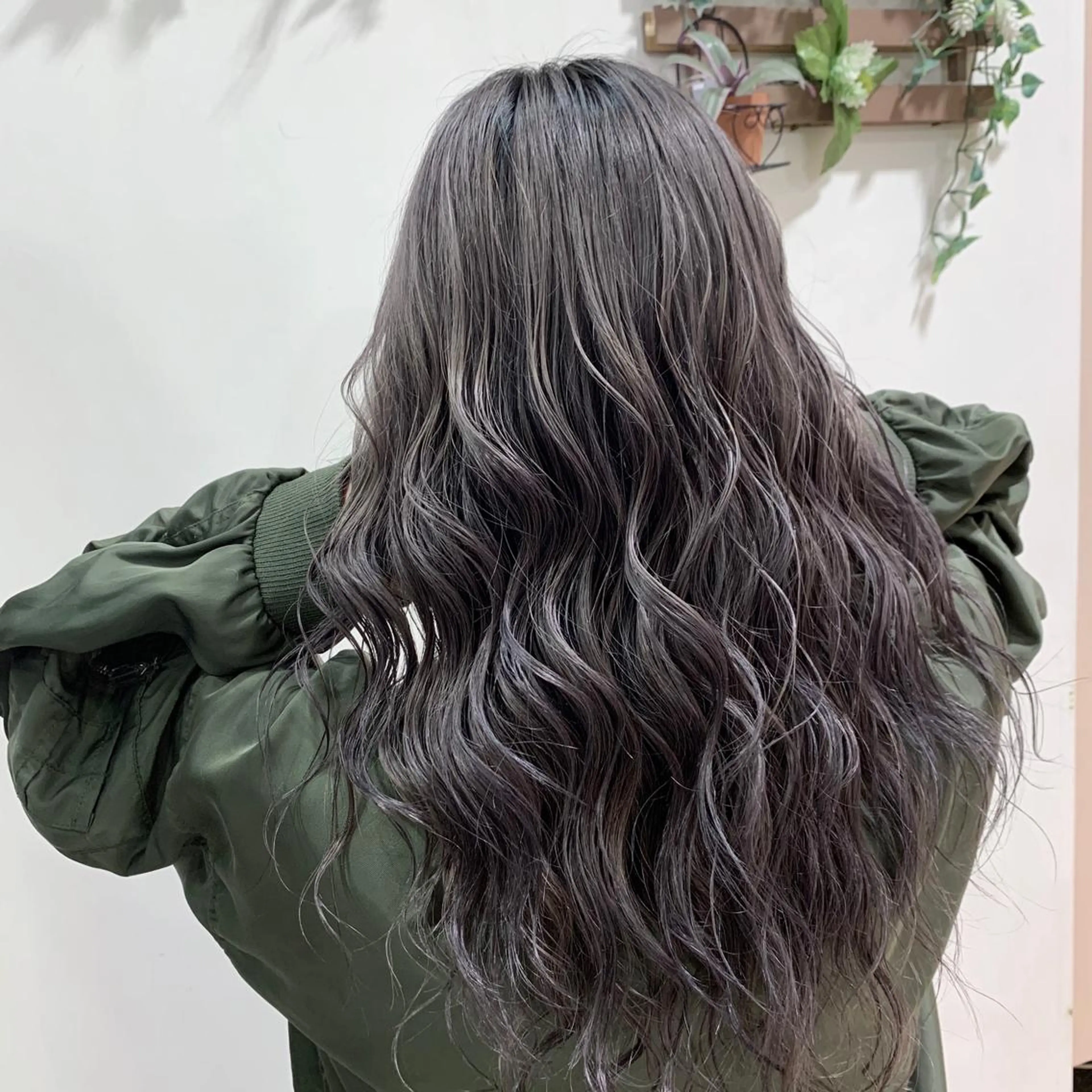 セミロング カラー アッシュ シルバー シルバーアッシュ mimiiy梅田 中崎町ハイトーンのヘアスタイル
