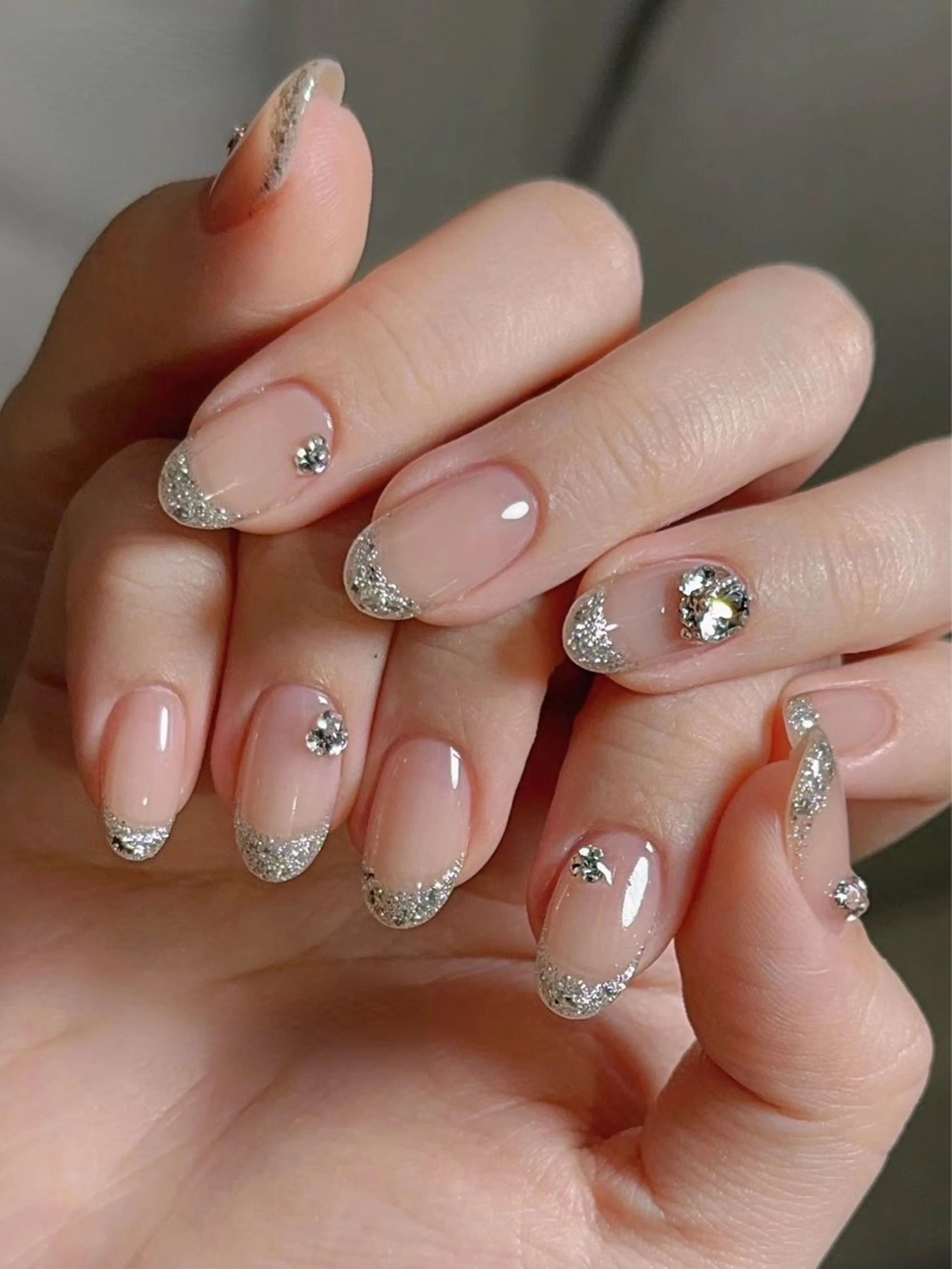 🔥👑ミニモ学割ラメフレンチベースカラーあり💅(ソフトジェルオフ無料)小ストーン2本付けの写真