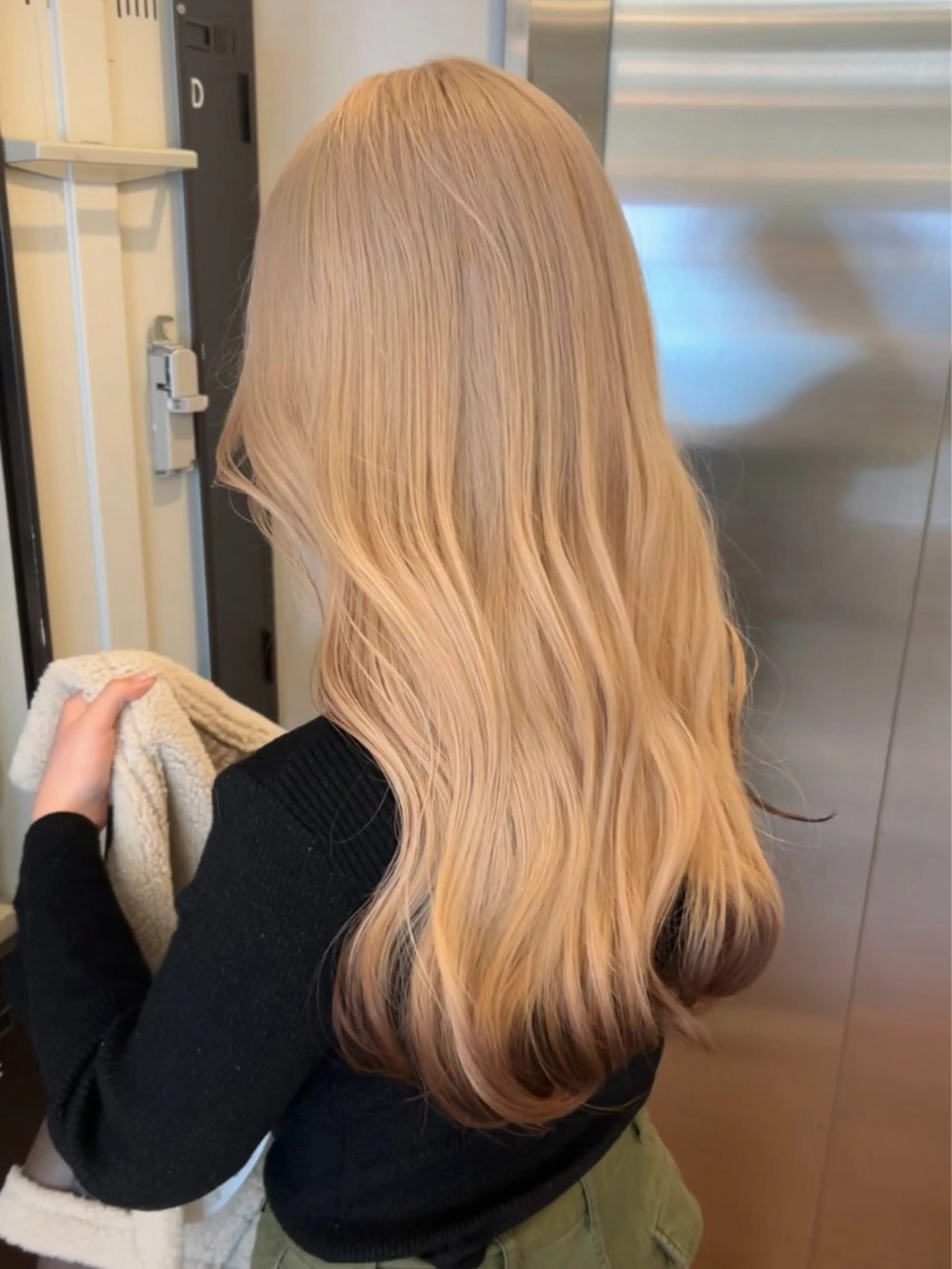 ロング カラー ヘアカラー トリートメント MARQUEE所属・Ayame / ハイトーンカラーのヘアスタイル