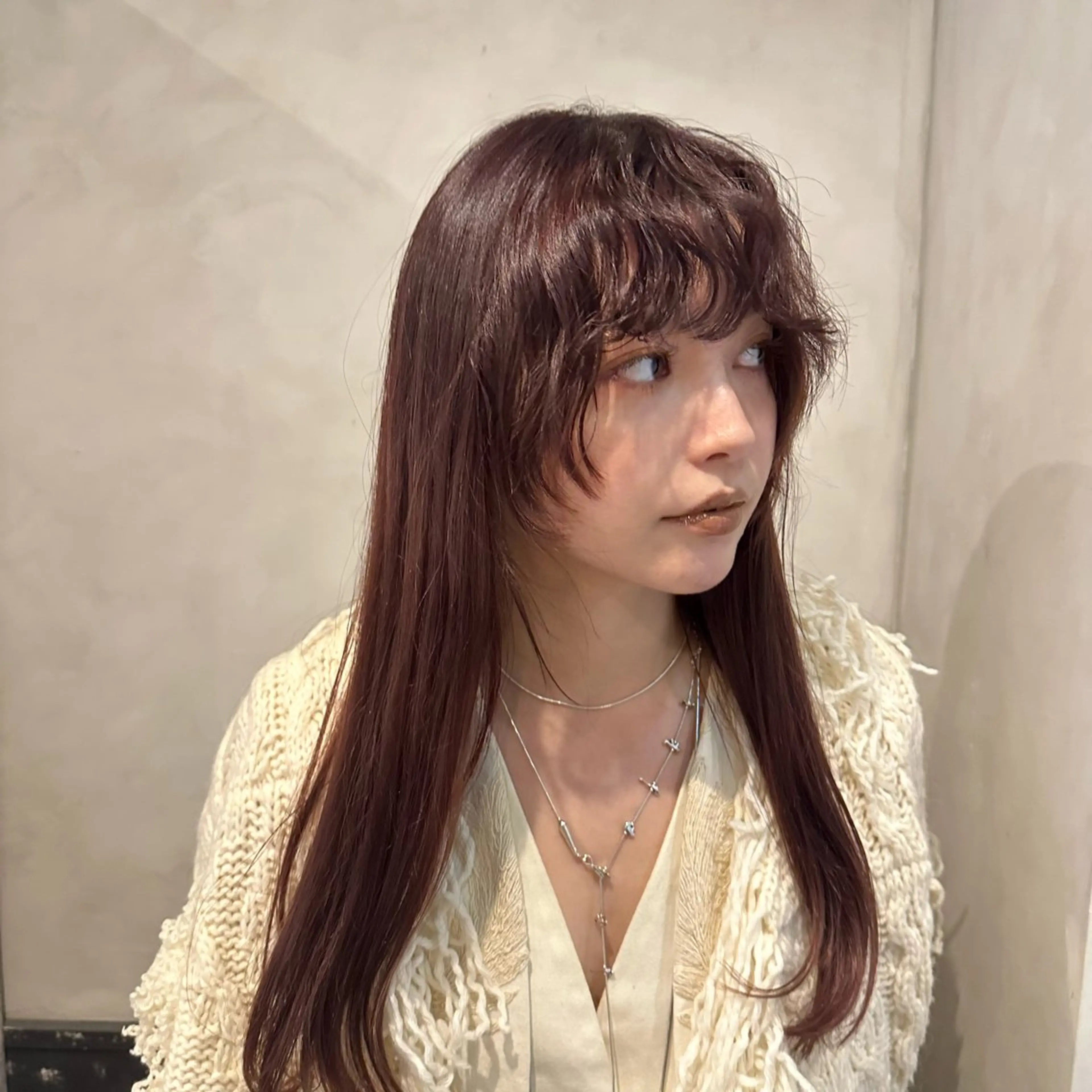 ロング パーマ 顔まわりレイヤー 顔周りカット レイヤーカット Yuki☺︎パーマ レイヤーカットのヘアスタイル