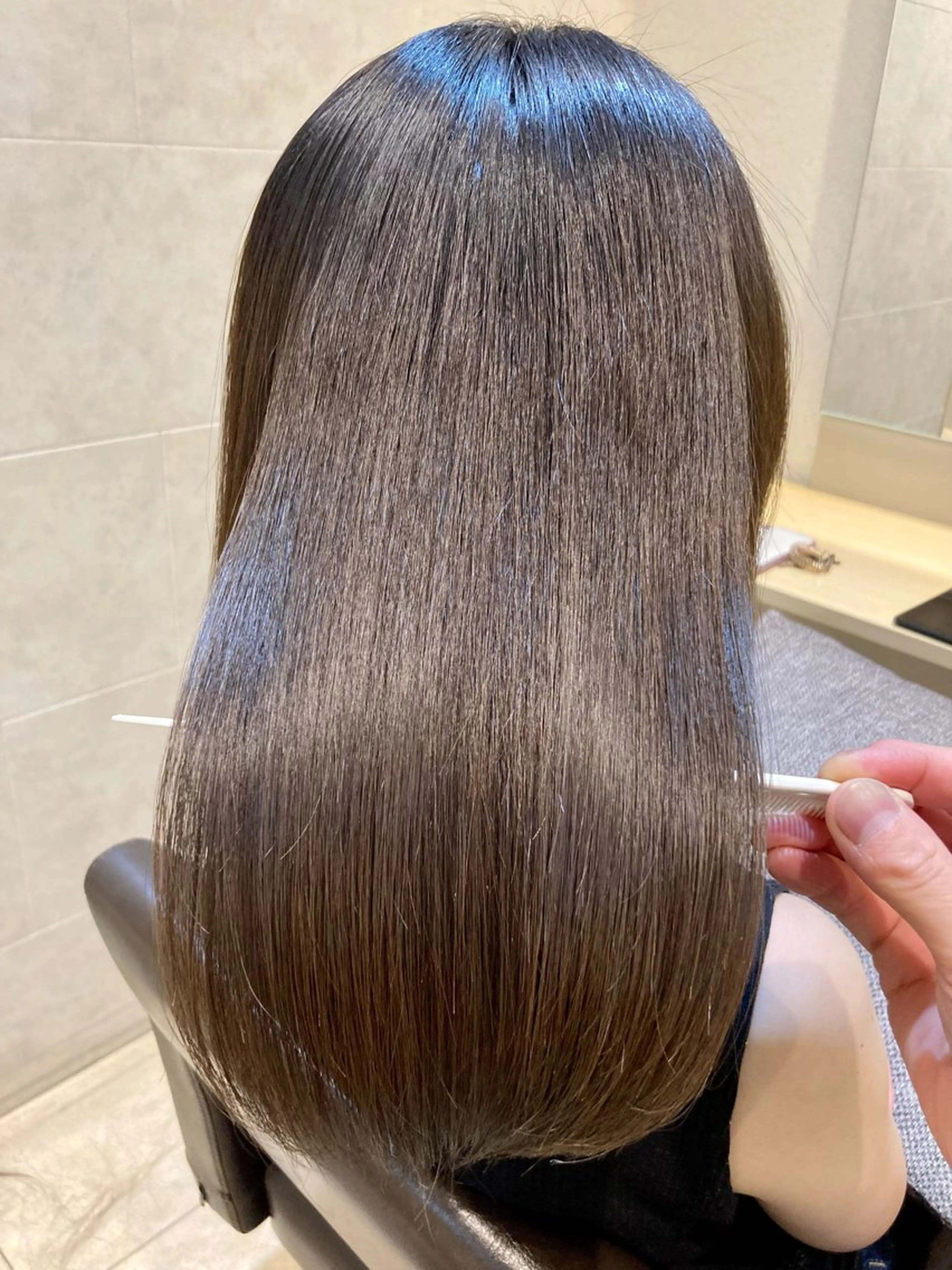 セミロング 髪質改善 縮毛矯正 自然で柔らかい縮毛 矯正✨松尾郁哉のヘアスタイル