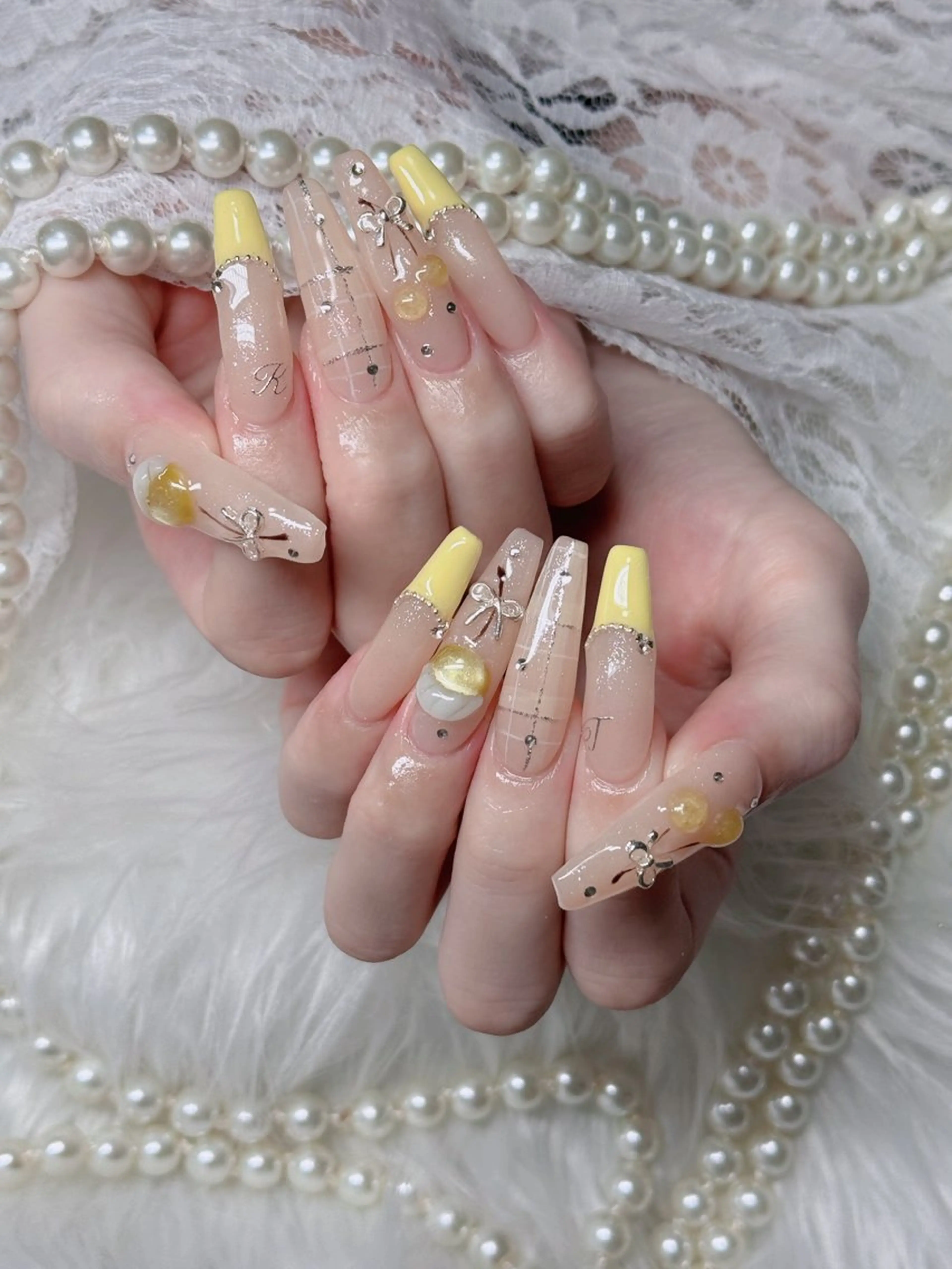 ネイル オーロラネイル フレンチネイル ジェルネイル ハロウィン キラキラネイル ハンドネイル H.baby Nail Salonのネイルデザイン