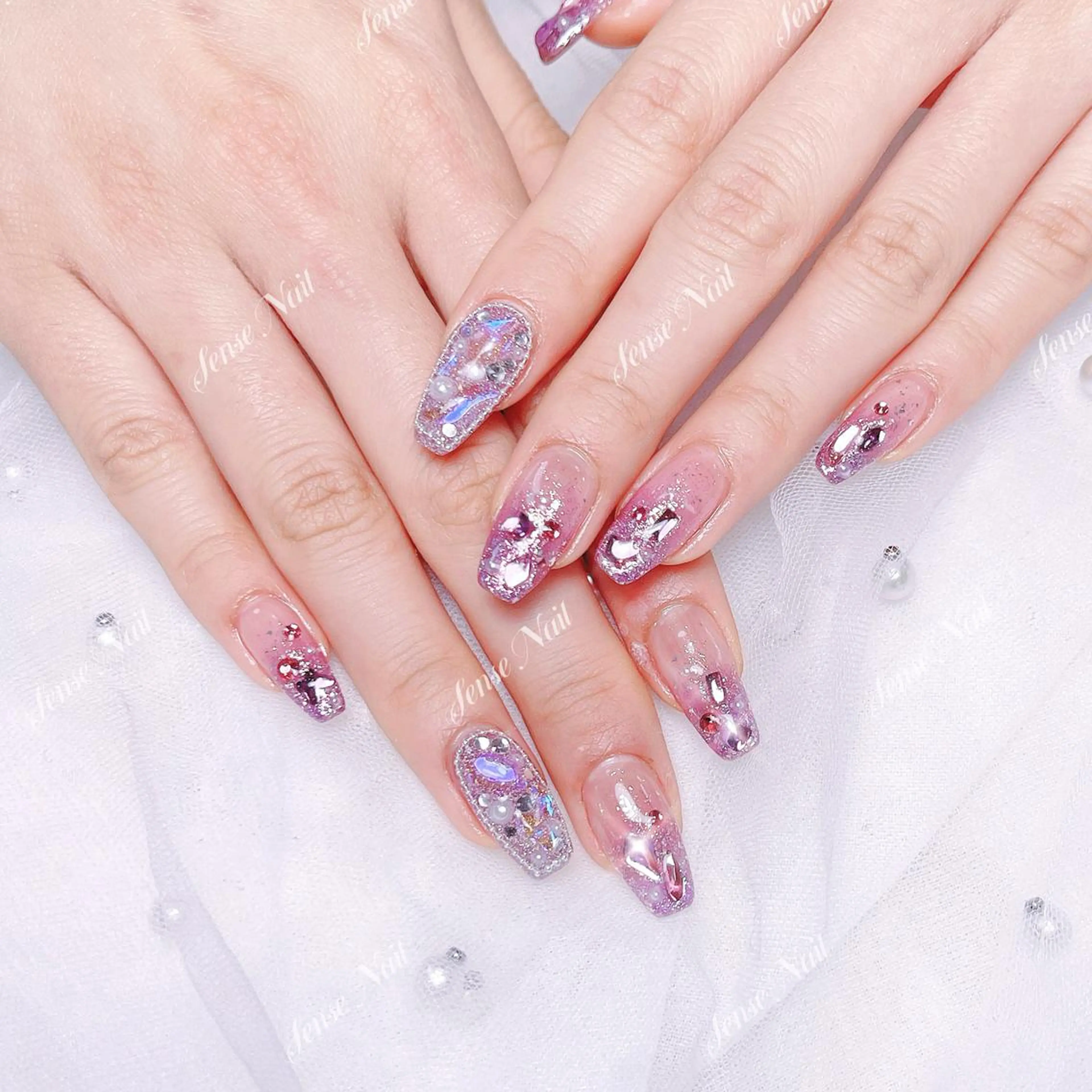 ネイル Queening 🦋のネイルデザイン