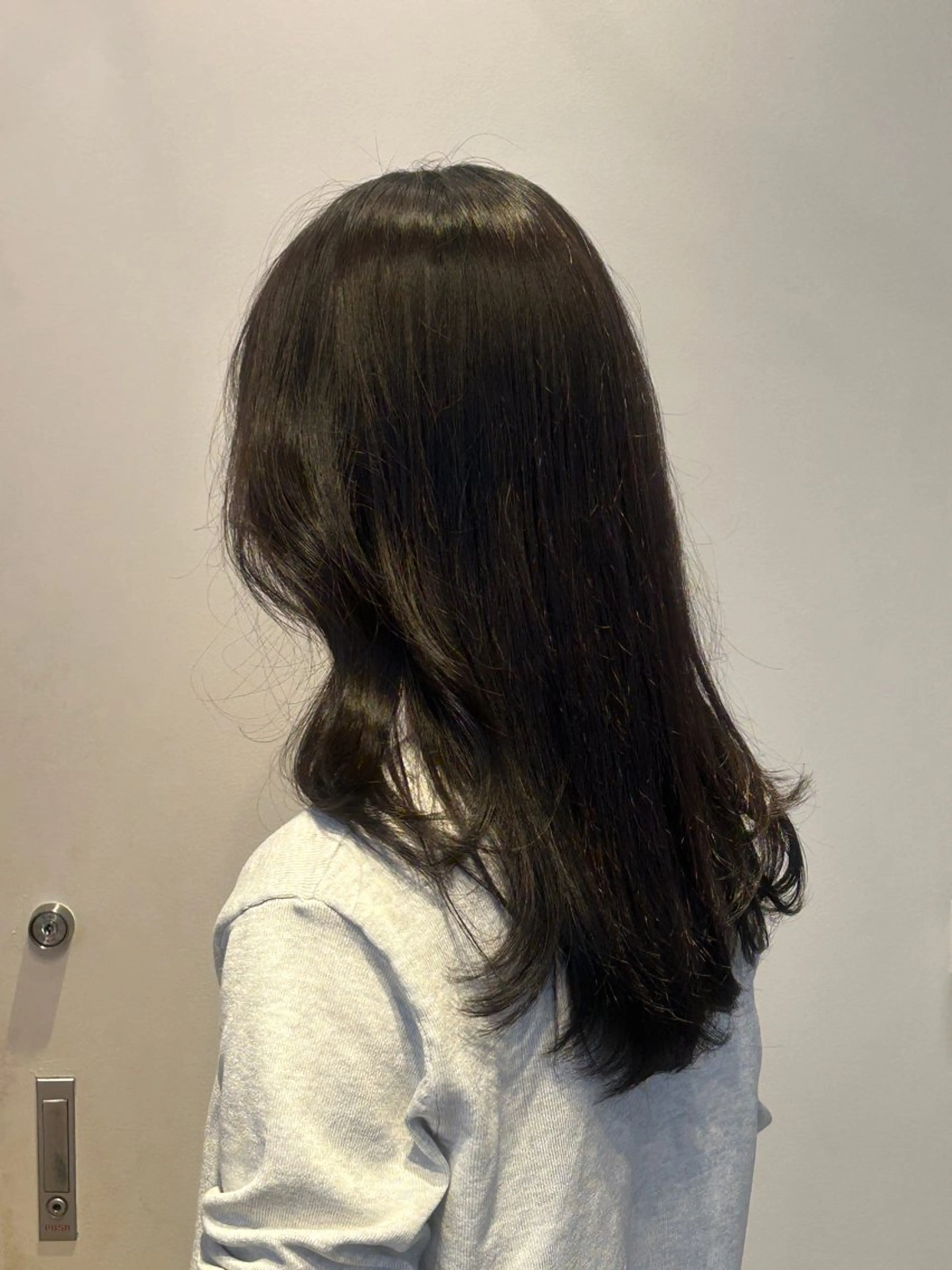 セミロング カラー カット ヘアカラー ナチュラル大人っぽい スタイル　MAORIのヘアスタイル