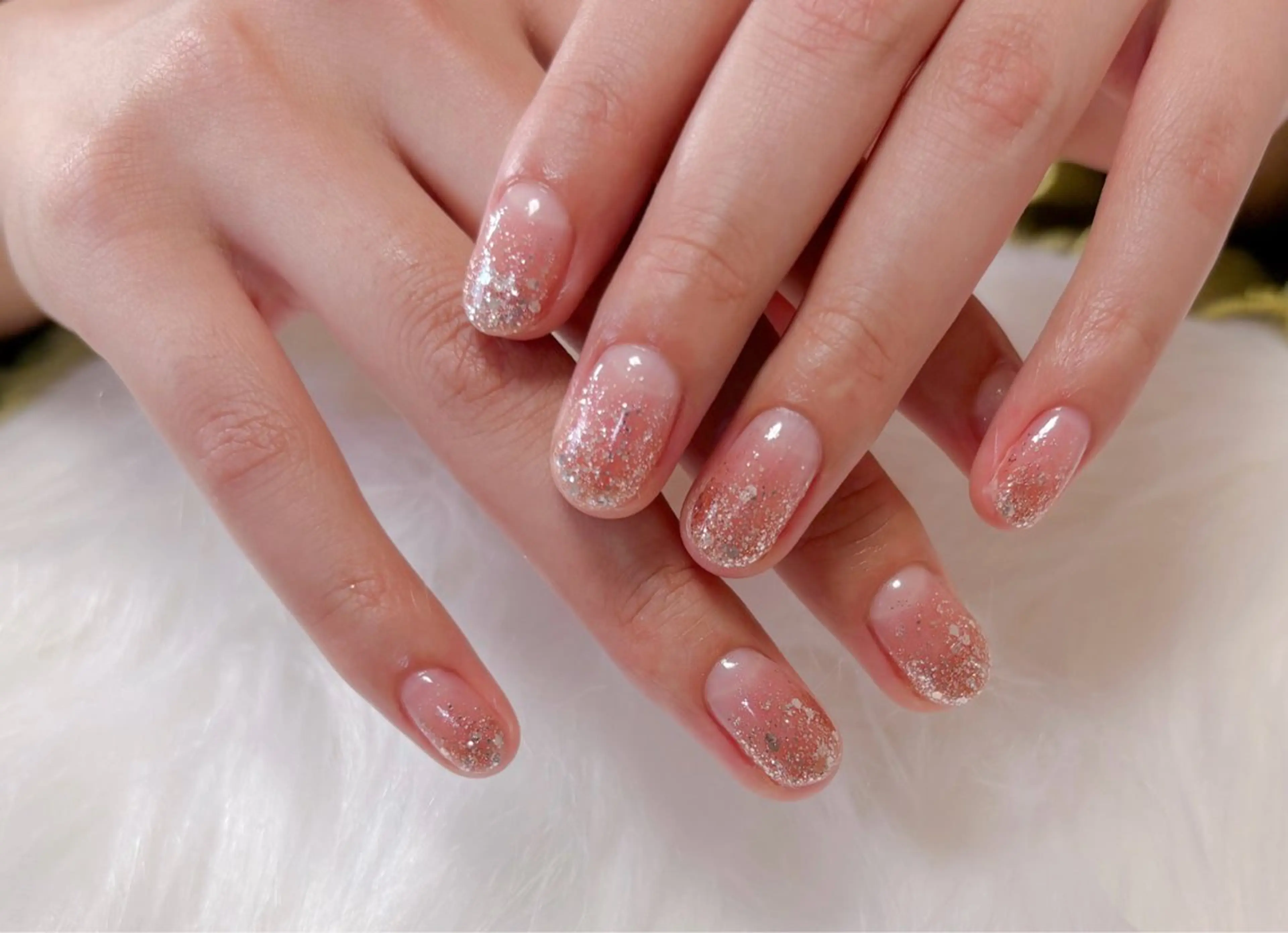 ネイル グラデーション ラメ(グリッター) ラメグラデーション 黒瀬 奈津季のネイルデザイン