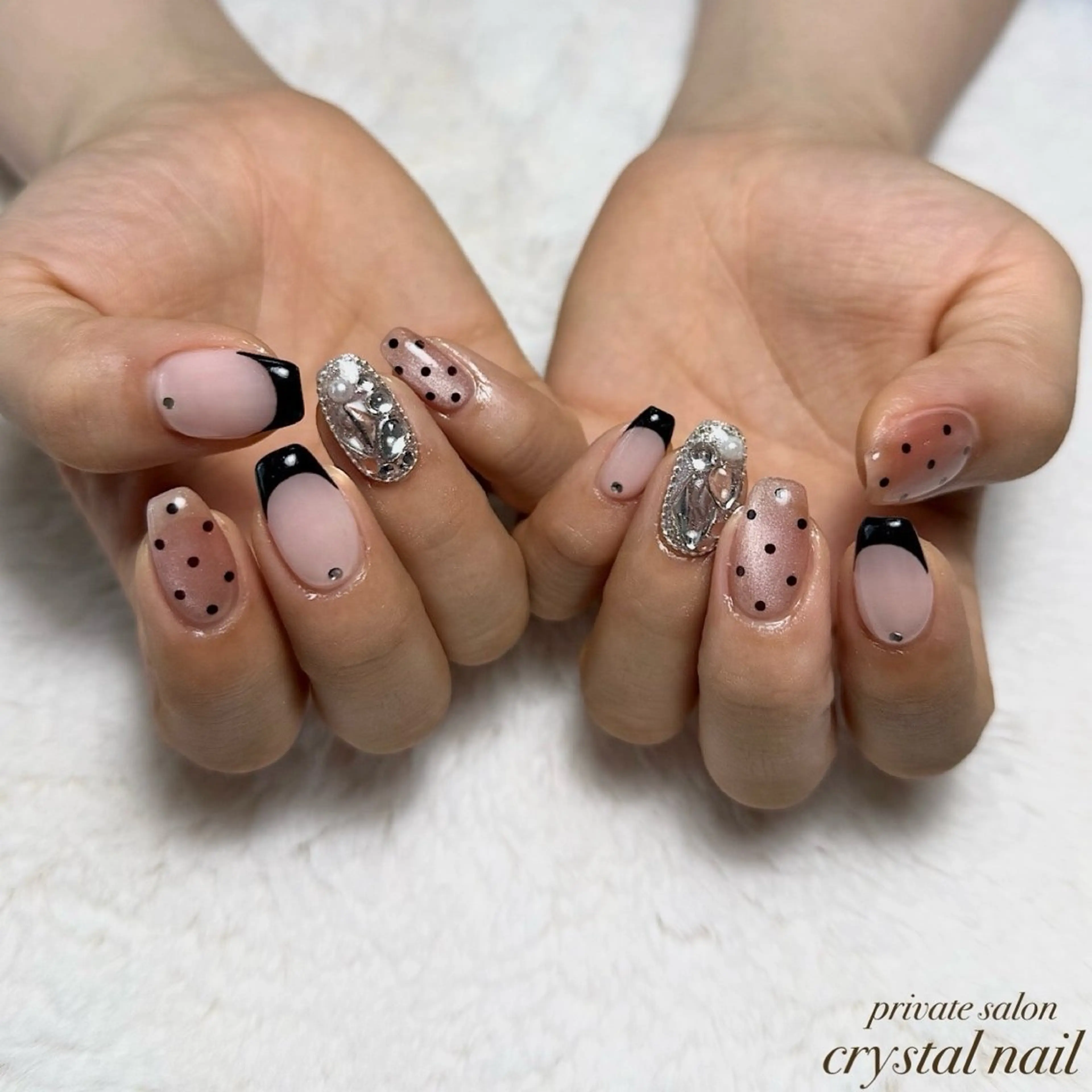 ネイル ドット フレンチネイル Crystal Nailのネイルデザイン