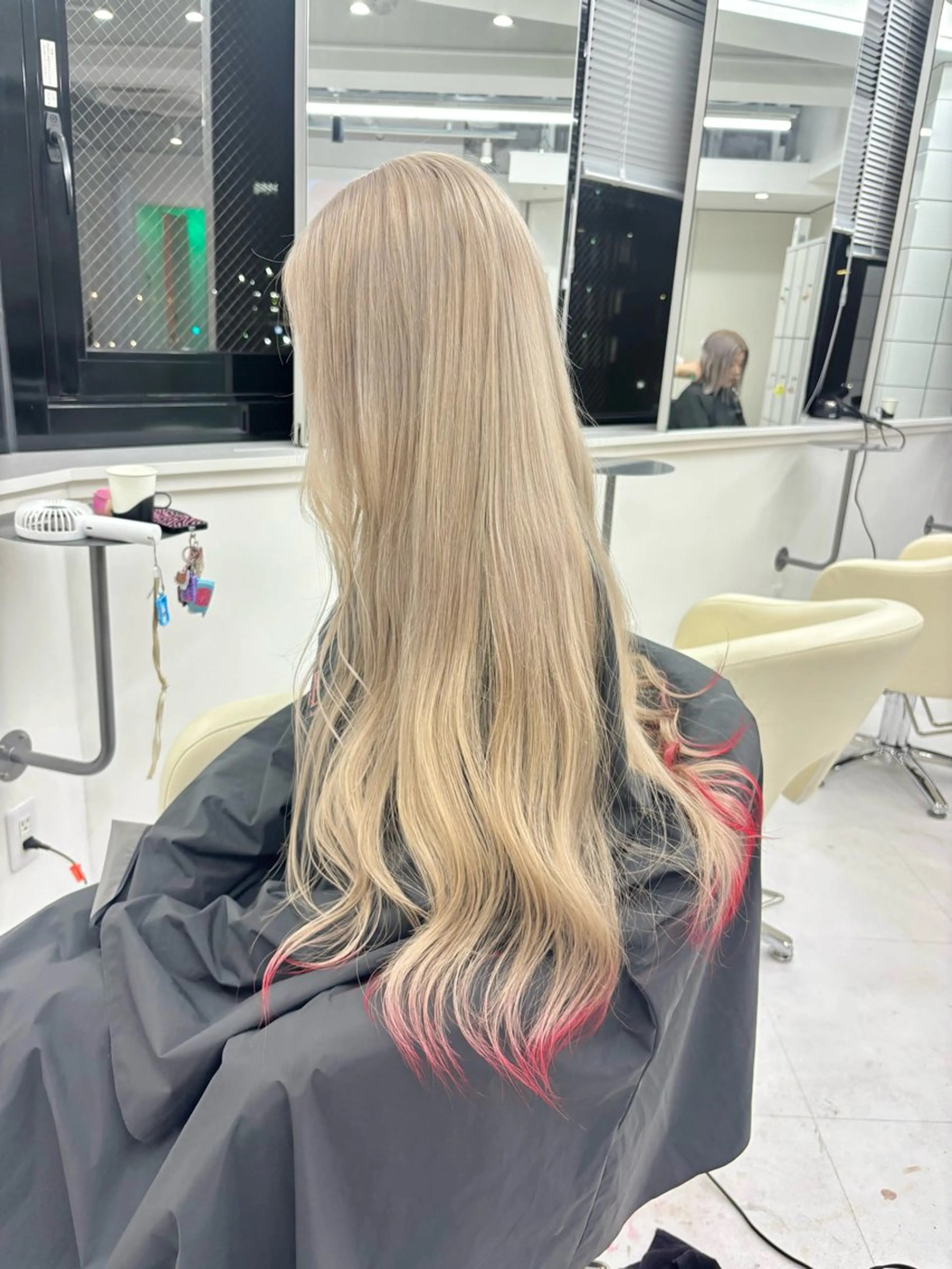 セミロング カット ヘアカラー トリートメント ヘアセット 🎗副店長/井上 竜 ブリーチ指名No.1のヘアスタイル