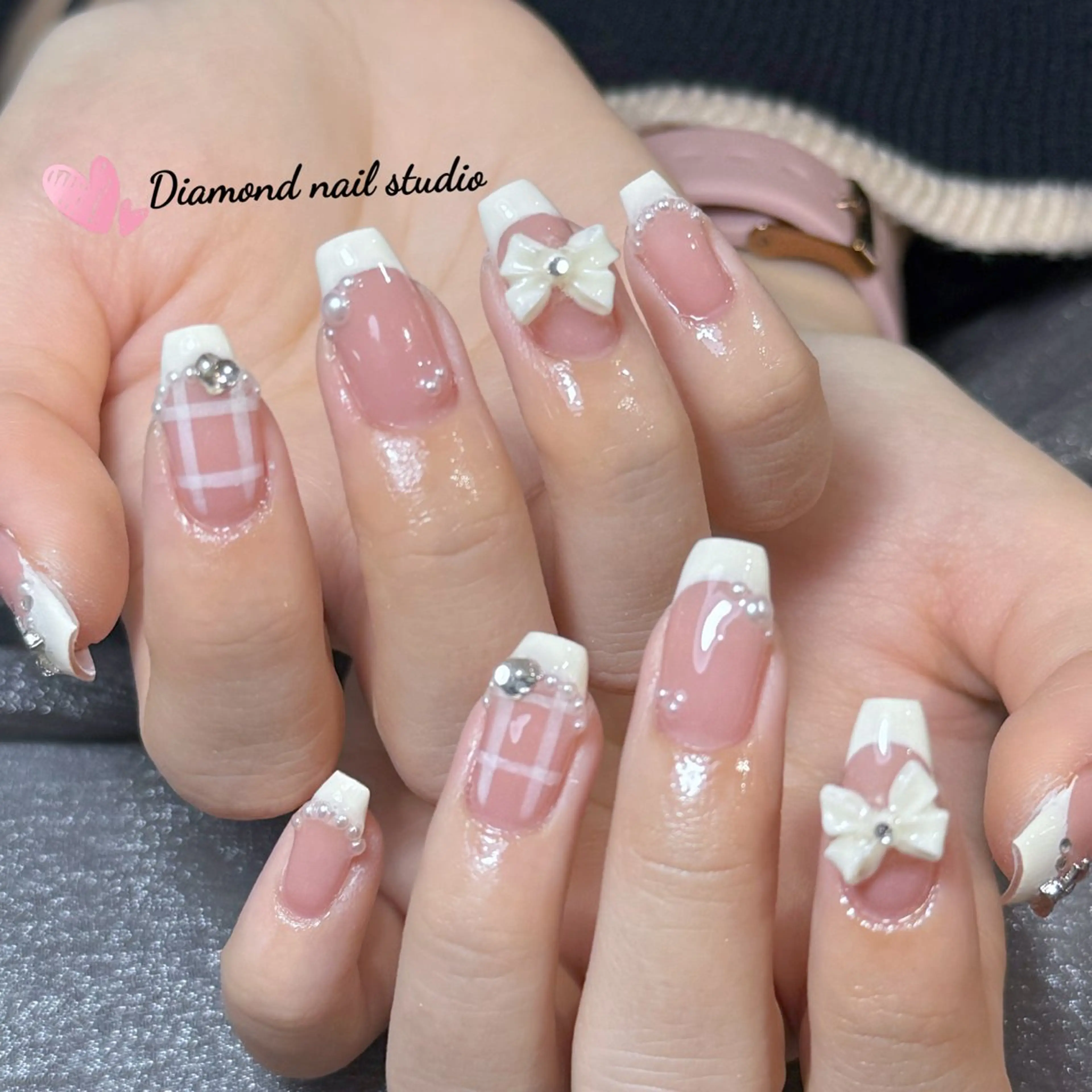 ネイル アートネイル オーロラネイル フラッシュネイル ガーリー キラキラネイル ハンドネイル Una NAILMANAMIのネイルデザイン