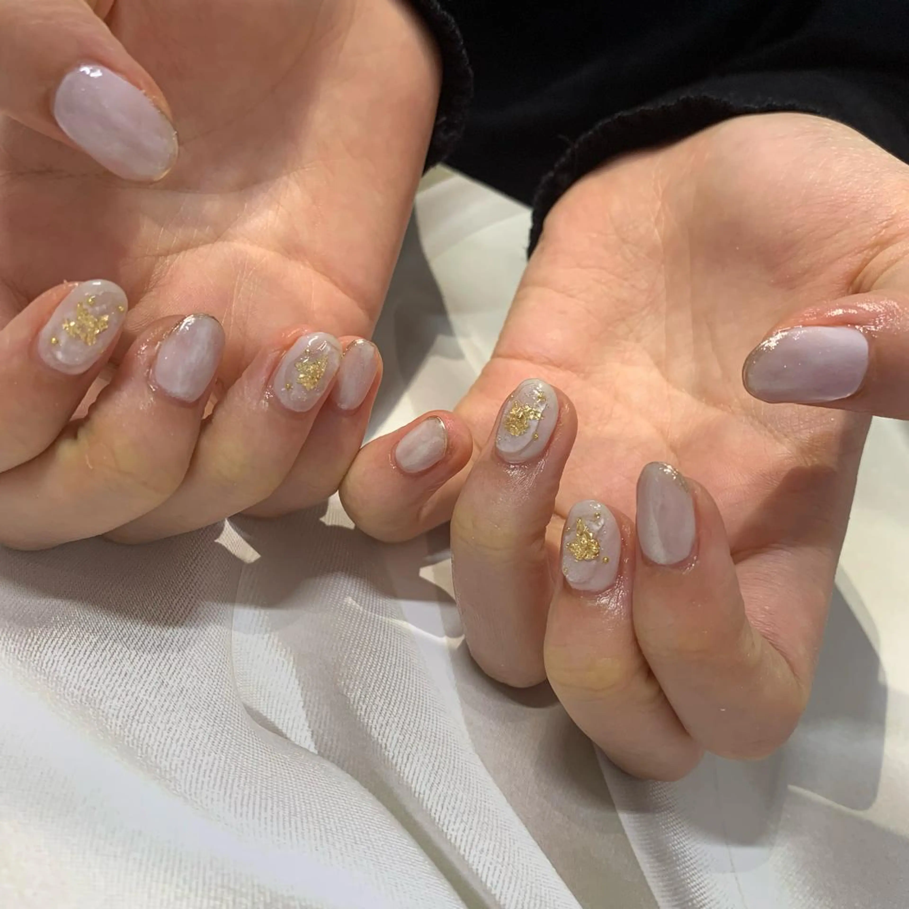 ネイル ホワイト マキノ ユイのネイルデザイン