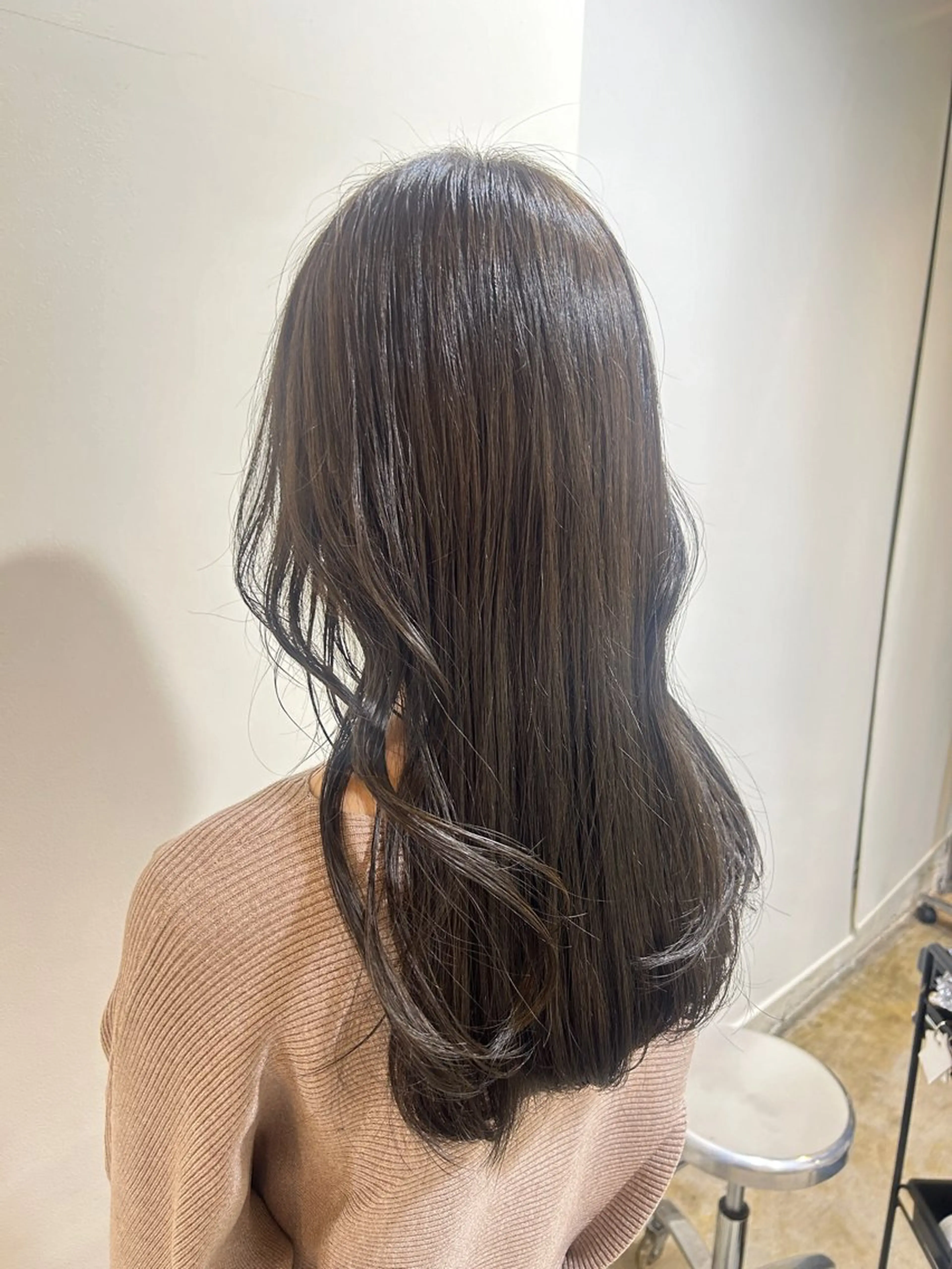 ロング カラー ベージュカラー オリーブベージュ ナチュラル大人っぽい スタイル　MAORIのヘアスタイル